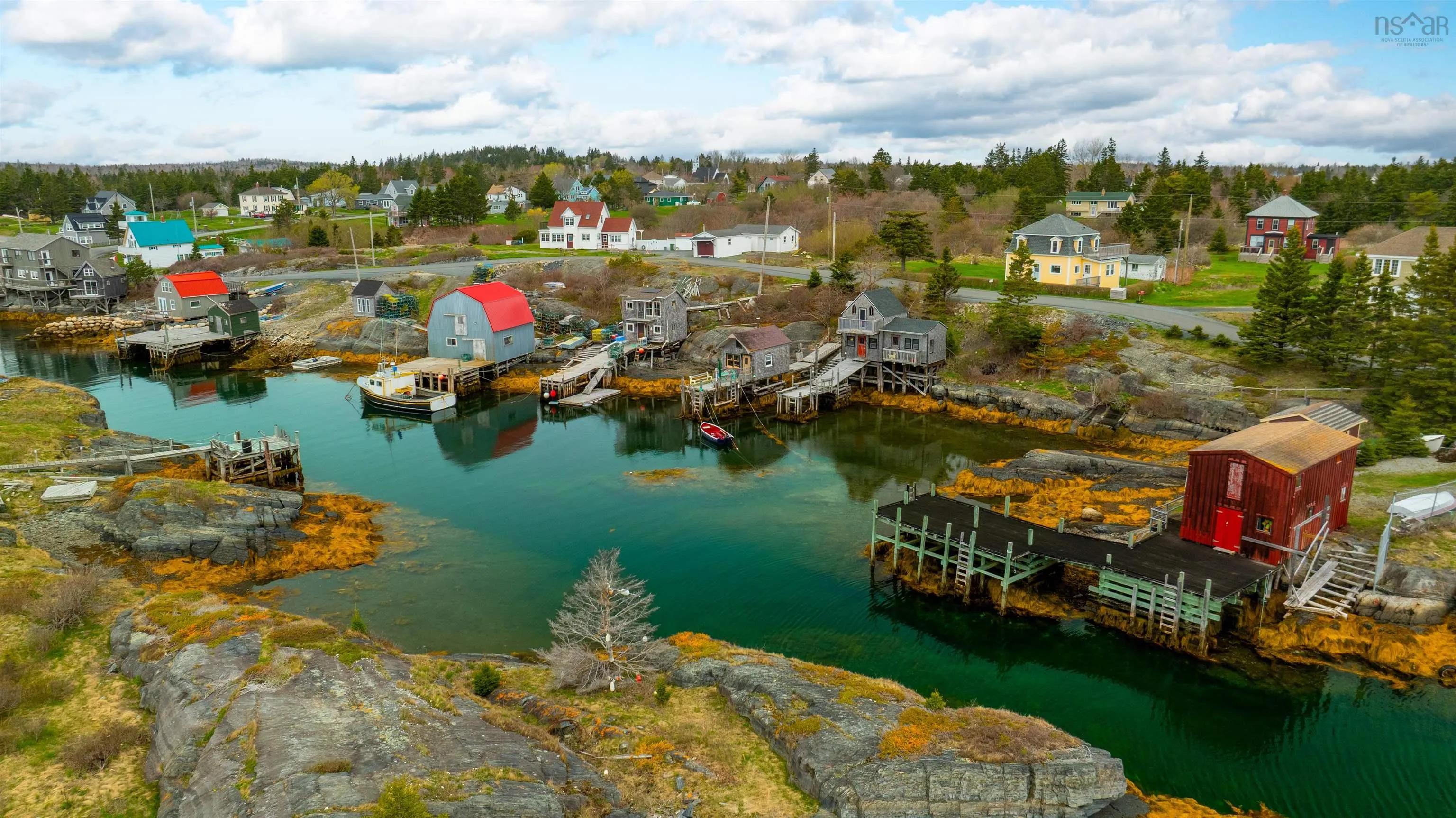 125 The Point Road, Blue Rocks, NS B0J 2C0, 2 Bedrooms Bedrooms, ,3 BathroomsBathrooms,Residential,For Sale,The Point,202521987