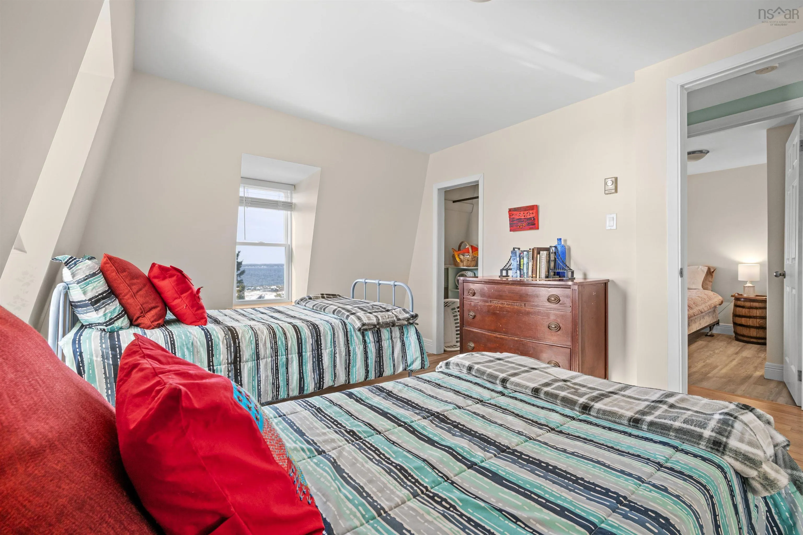125 The Point Road, Blue Rocks, NS B0J 2C0, 2 Bedrooms Bedrooms, ,3 BathroomsBathrooms,Residential,For Sale,The Point,202521987