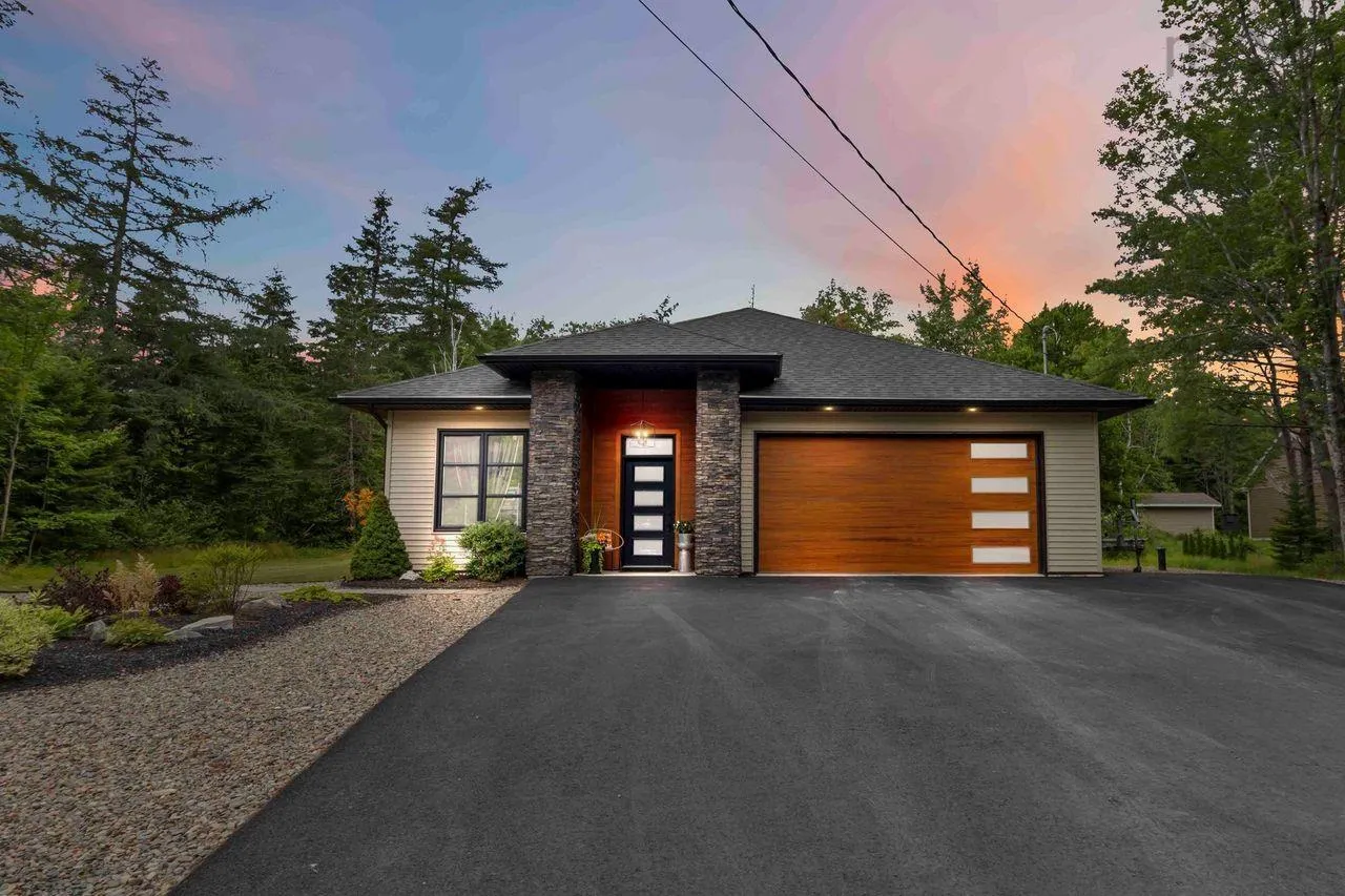 20 Pentz Lake Drive, Mount Uniacke, NS B0N 1Z0, 3 Bedrooms Bedrooms, ,2 BathroomsBathrooms,Residential,For Sale,Pentz Lake,202518208