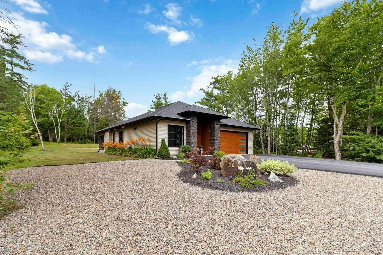 20 Pentz Lake Drive, Mount Uniacke, NS B0N 1Z0, 3 Bedrooms Bedrooms, ,2 BathroomsBathrooms,Residential,For Sale,Pentz Lake,202518208