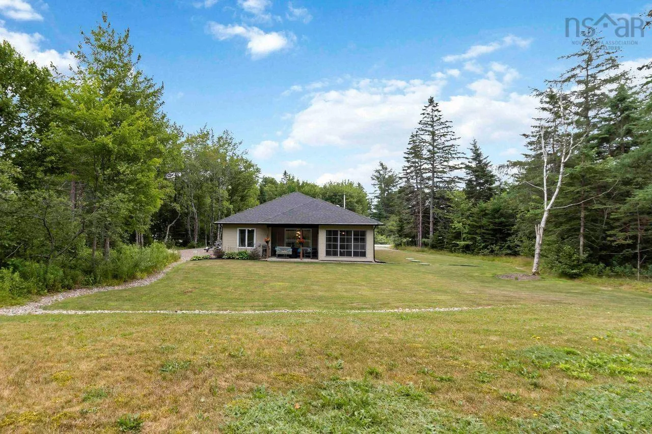 20 Pentz Lake Drive, Mount Uniacke, NS B0N 1Z0, 3 Bedrooms Bedrooms, ,2 BathroomsBathrooms,Residential,For Sale,Pentz Lake,202518208