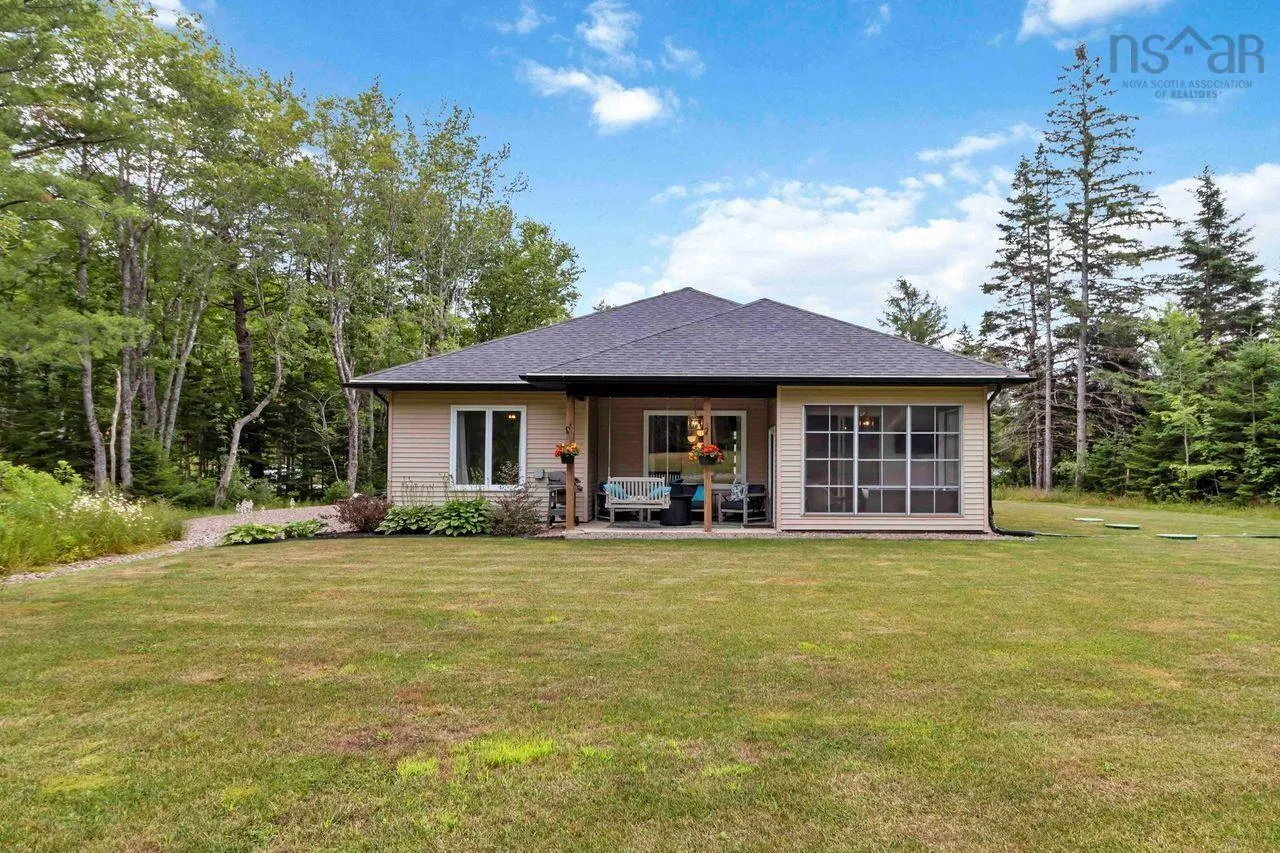 20 Pentz Lake Drive, Mount Uniacke, NS B0N 1Z0, 3 Bedrooms Bedrooms, ,2 BathroomsBathrooms,Residential,For Sale,Pentz Lake,202518208