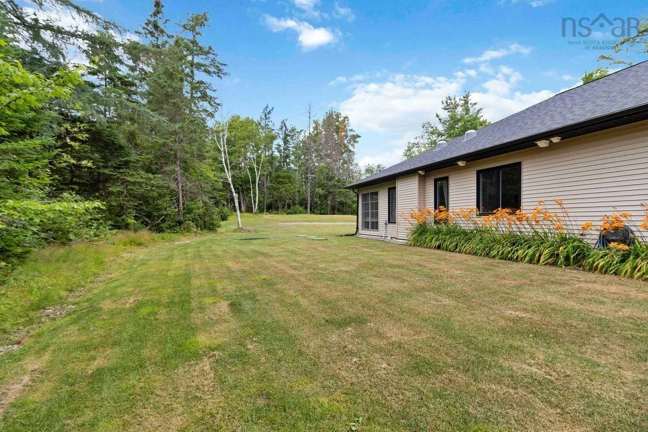 20 Pentz Lake Drive, Mount Uniacke, NS B0N 1Z0, 3 Bedrooms Bedrooms, ,2 BathroomsBathrooms,Residential,For Sale,Pentz Lake,202518208