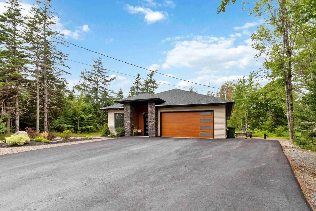 20 Pentz Lake Drive, Mount Uniacke, NS B0N 1Z0, 3 Bedrooms Bedrooms, ,2 BathroomsBathrooms,Residential,For Sale,Pentz Lake,202518208