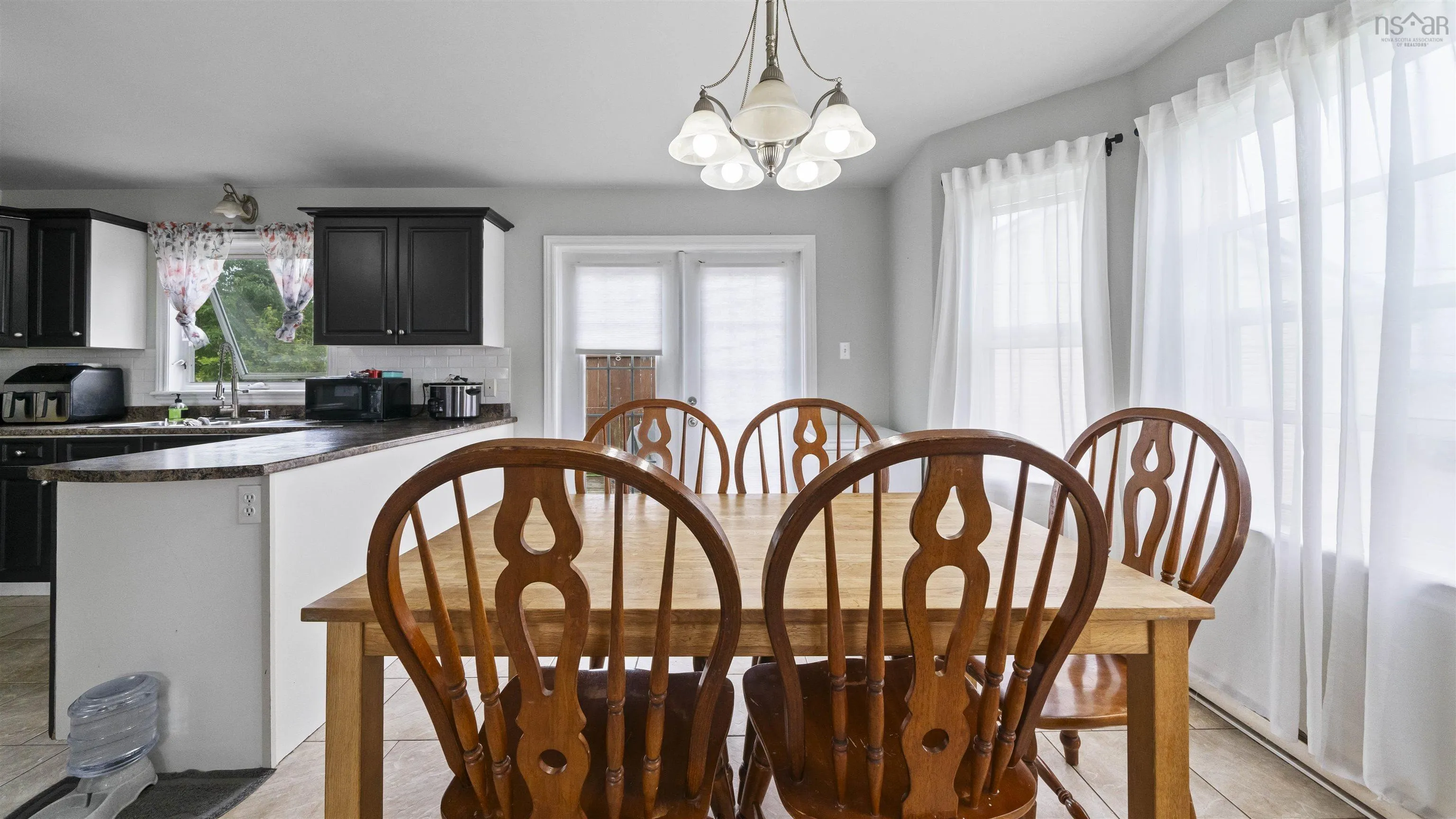 18 Coburg Crescent, Truro, NS B2N 7J6, 3 Bedrooms Bedrooms, ,2 BathroomsBathrooms,Residential,For Sale,Coburg,202517556