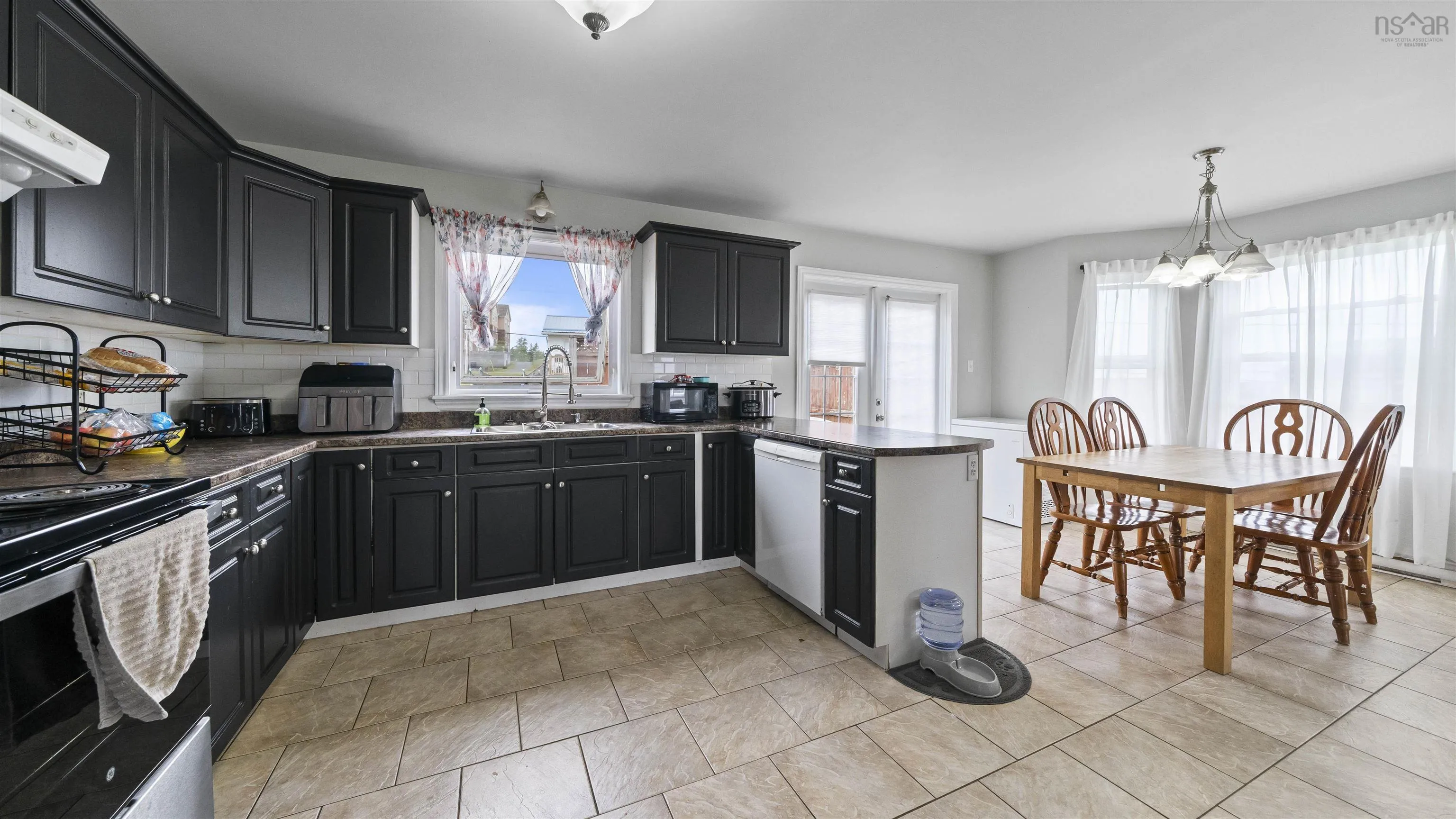 18 Coburg Crescent, Truro, NS B2N 7J6, 3 Bedrooms Bedrooms, ,2 BathroomsBathrooms,Residential,For Sale,Coburg,202517556