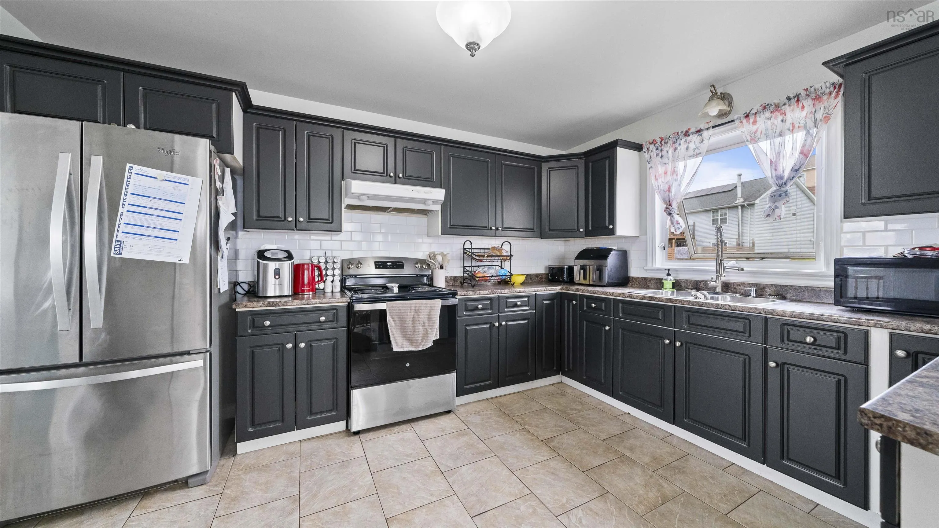 18 Coburg Crescent, Truro, NS B2N 7J6, 3 Bedrooms Bedrooms, ,2 BathroomsBathrooms,Residential,For Sale,Coburg,202517556
