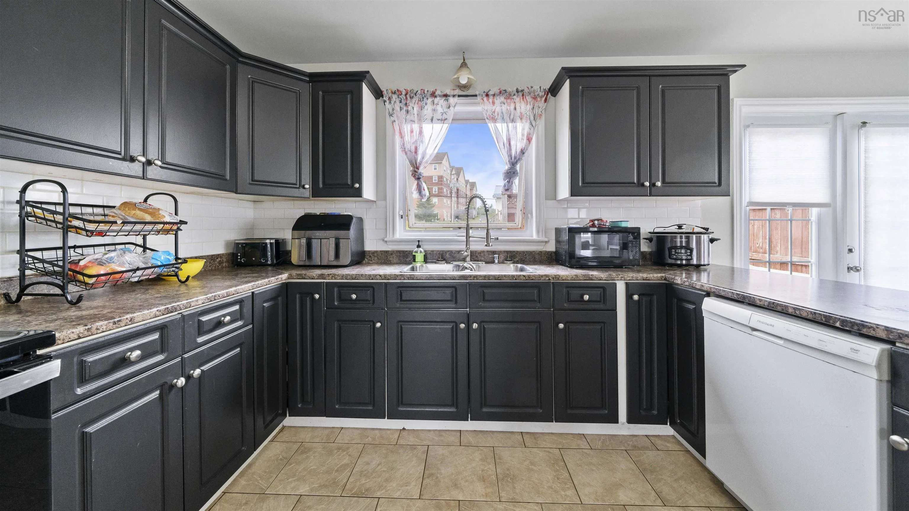 18 Coburg Crescent, Truro, NS B2N 7J6, 3 Bedrooms Bedrooms, ,2 BathroomsBathrooms,Residential,For Sale,Coburg,202517556