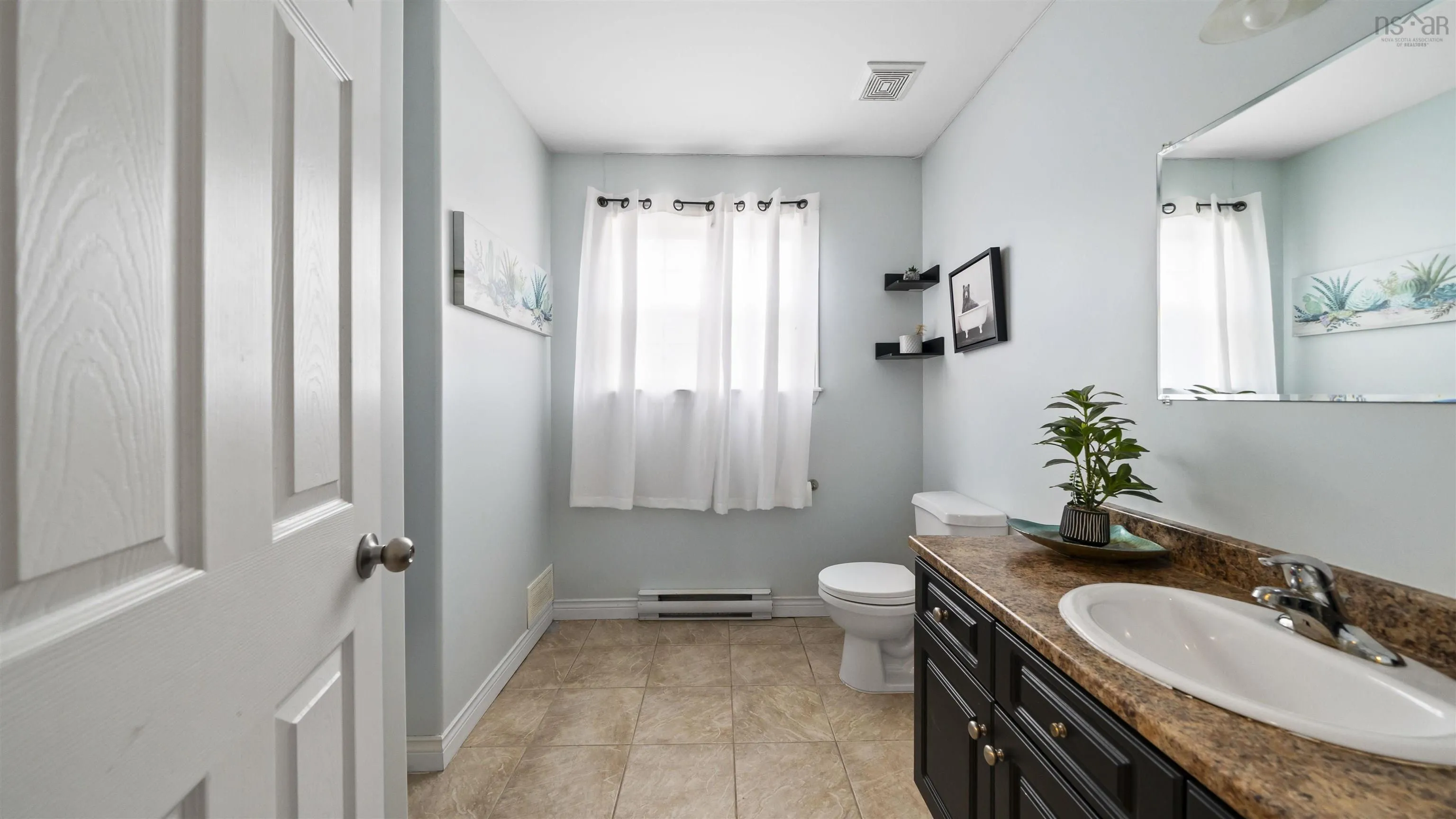 18 Coburg Crescent, Truro, NS B2N 7J6, 3 Bedrooms Bedrooms, ,2 BathroomsBathrooms,Residential,For Sale,Coburg,202517556
