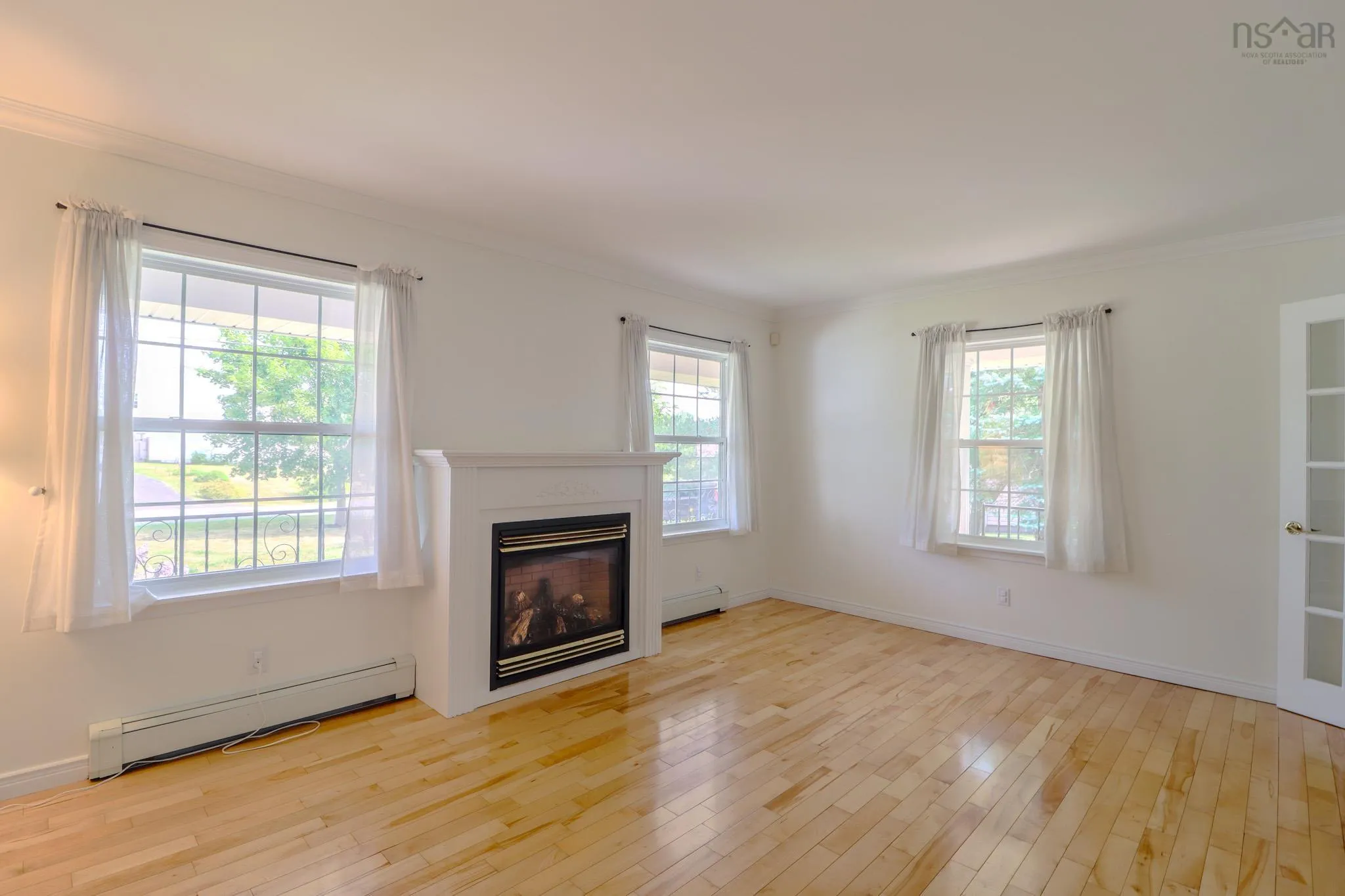36 Amberwood Crescent, Westmount, NS B1R 2J8, 3 Bedrooms Bedrooms, ,4 BathroomsBathrooms,Residential,For Sale,Amberwood,202520996