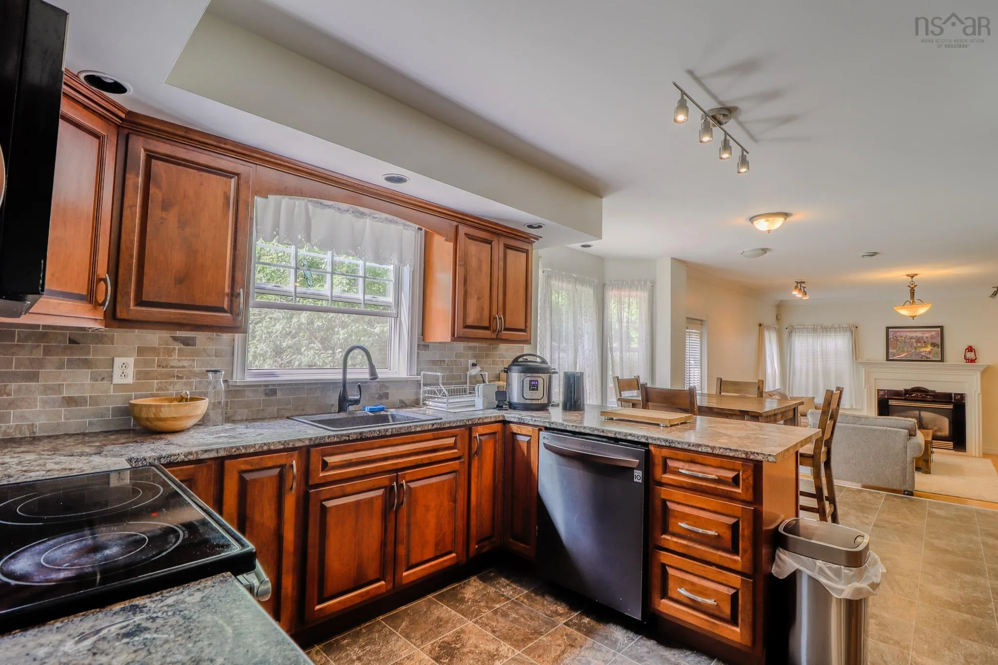 36 Amberwood Crescent, Westmount, NS B1R 2J8, 3 Bedrooms Bedrooms, ,4 BathroomsBathrooms,Residential,For Sale,Amberwood,202520996