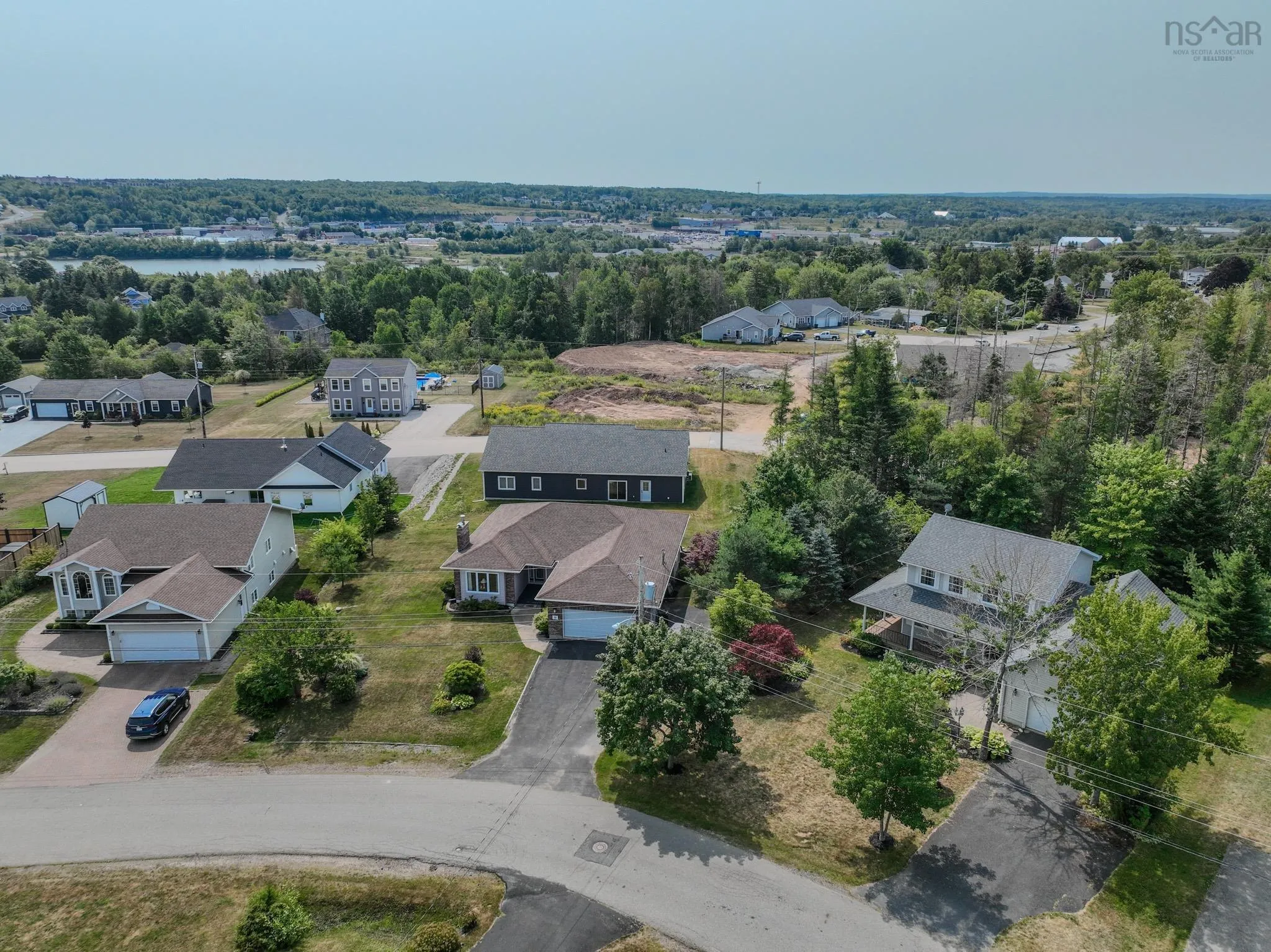 36 Amberwood Crescent, Westmount, NS B1R 2J8, 3 Bedrooms Bedrooms, ,4 BathroomsBathrooms,Residential,For Sale,Amberwood,202520996