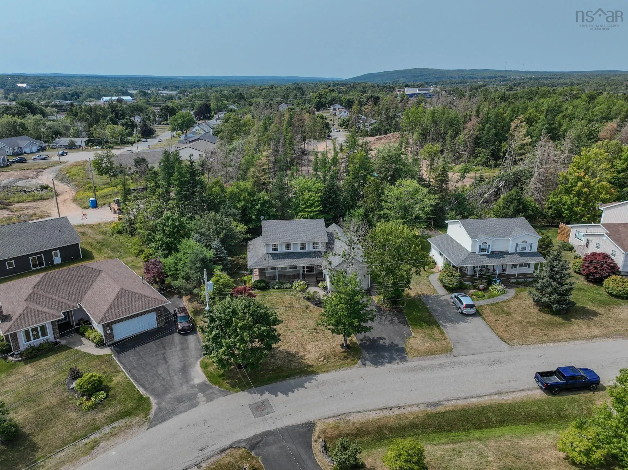 36 Amberwood Crescent, Westmount, NS B1R 2J8, 3 Bedrooms Bedrooms, ,4 BathroomsBathrooms,Residential,For Sale,Amberwood,202520996