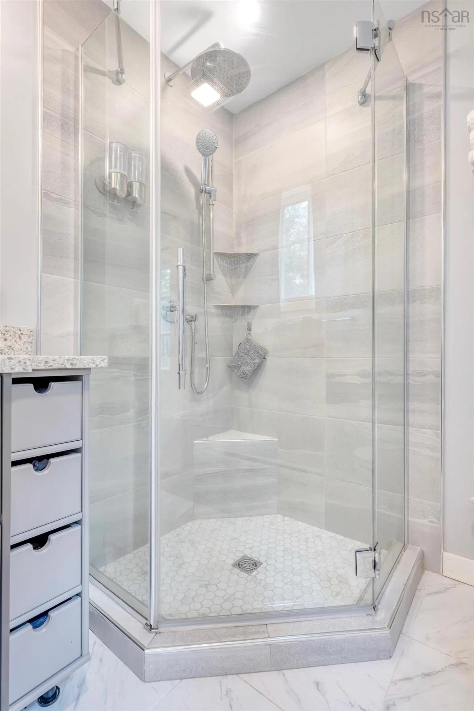 958 Main Street, Mahone Bay, NS B0J 2E0, 3 Bedrooms Bedrooms, ,3 BathroomsBathrooms,Residential,For Sale,Main,202518307