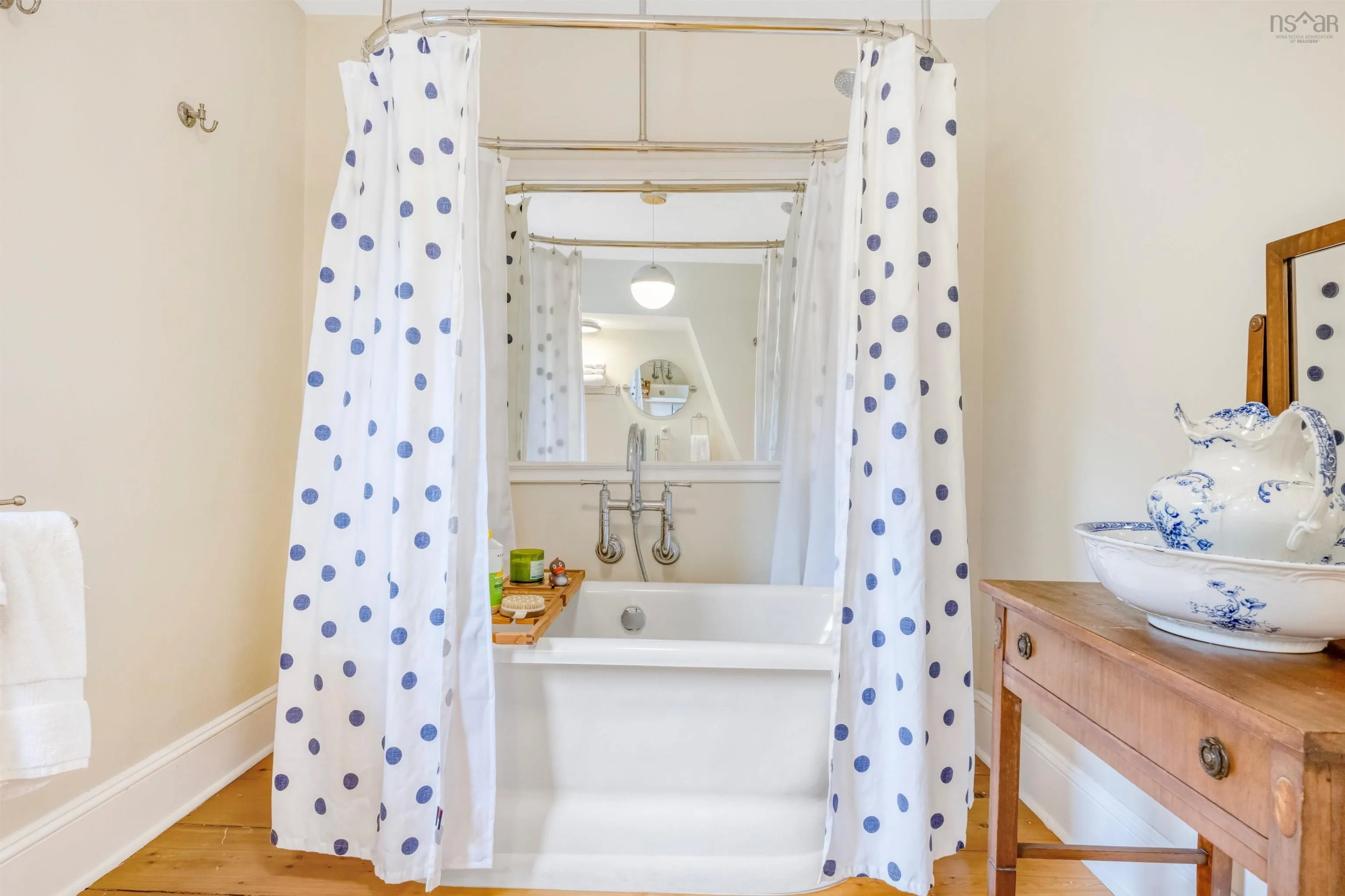958 Main Street, Mahone Bay, NS B0J 2E0, 3 Bedrooms Bedrooms, ,3 BathroomsBathrooms,Residential,For Sale,Main,202518307