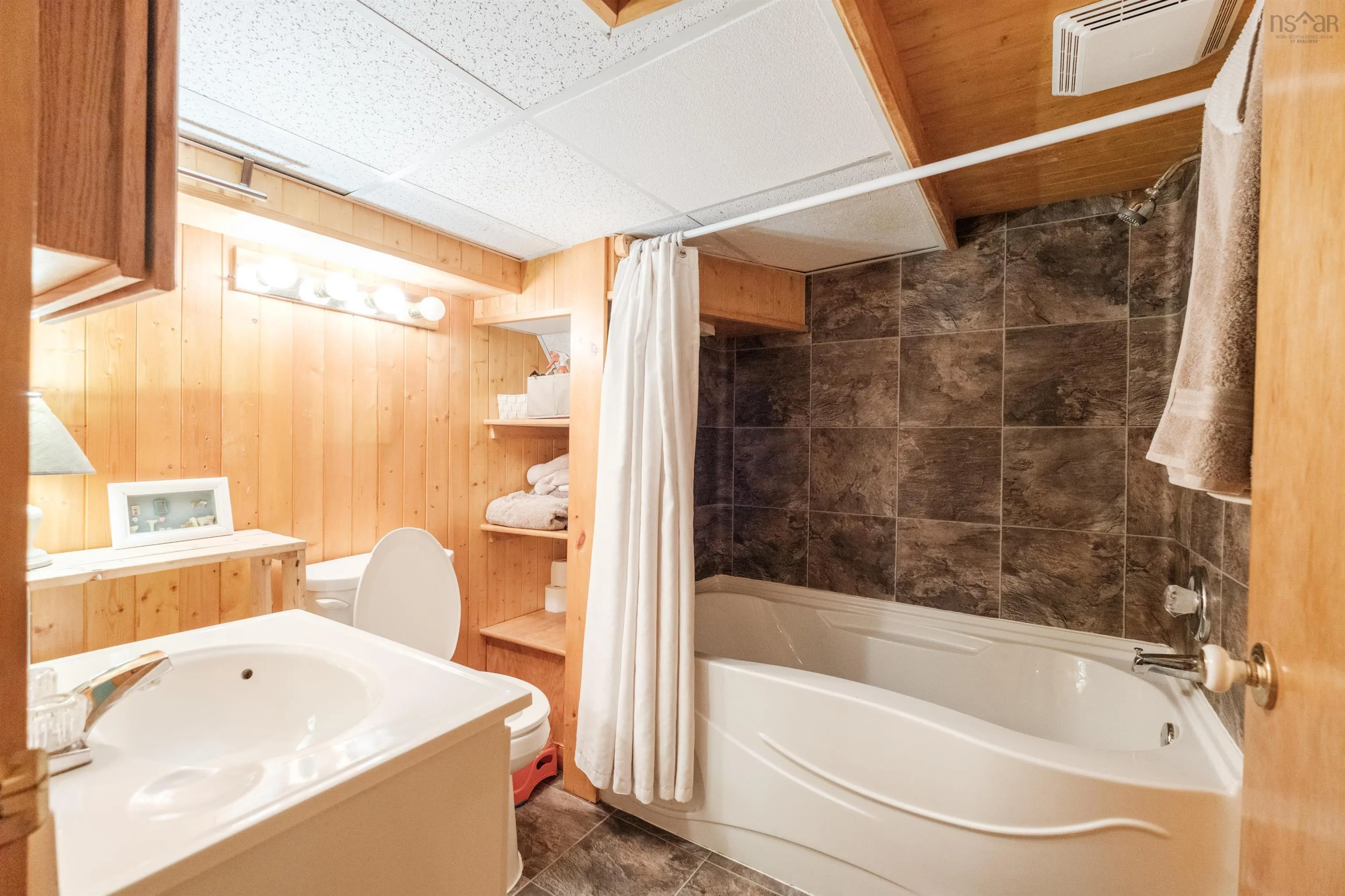 1645 St. Margaret's Bay Road, Timberlea, NS B3T 1B4, 4 Bedrooms Bedrooms, ,2 BathroomsBathrooms,Residential,For Sale,St. Margaret's Bay,202521682