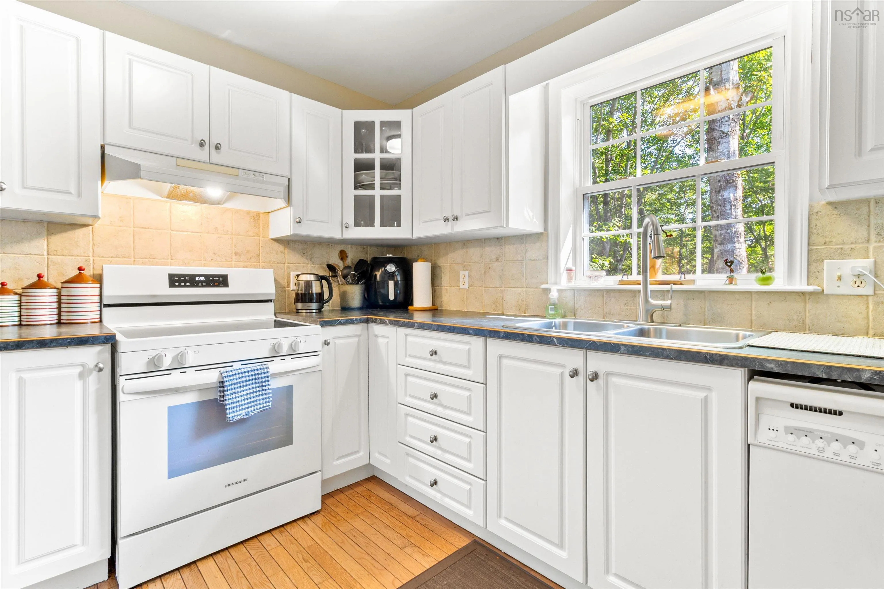 42 Canterbury Lane, Fall River, NS B2T 1A4, 3 Bedrooms Bedrooms, ,3 BathroomsBathrooms,Residential,For Sale,Canterbury,202522453