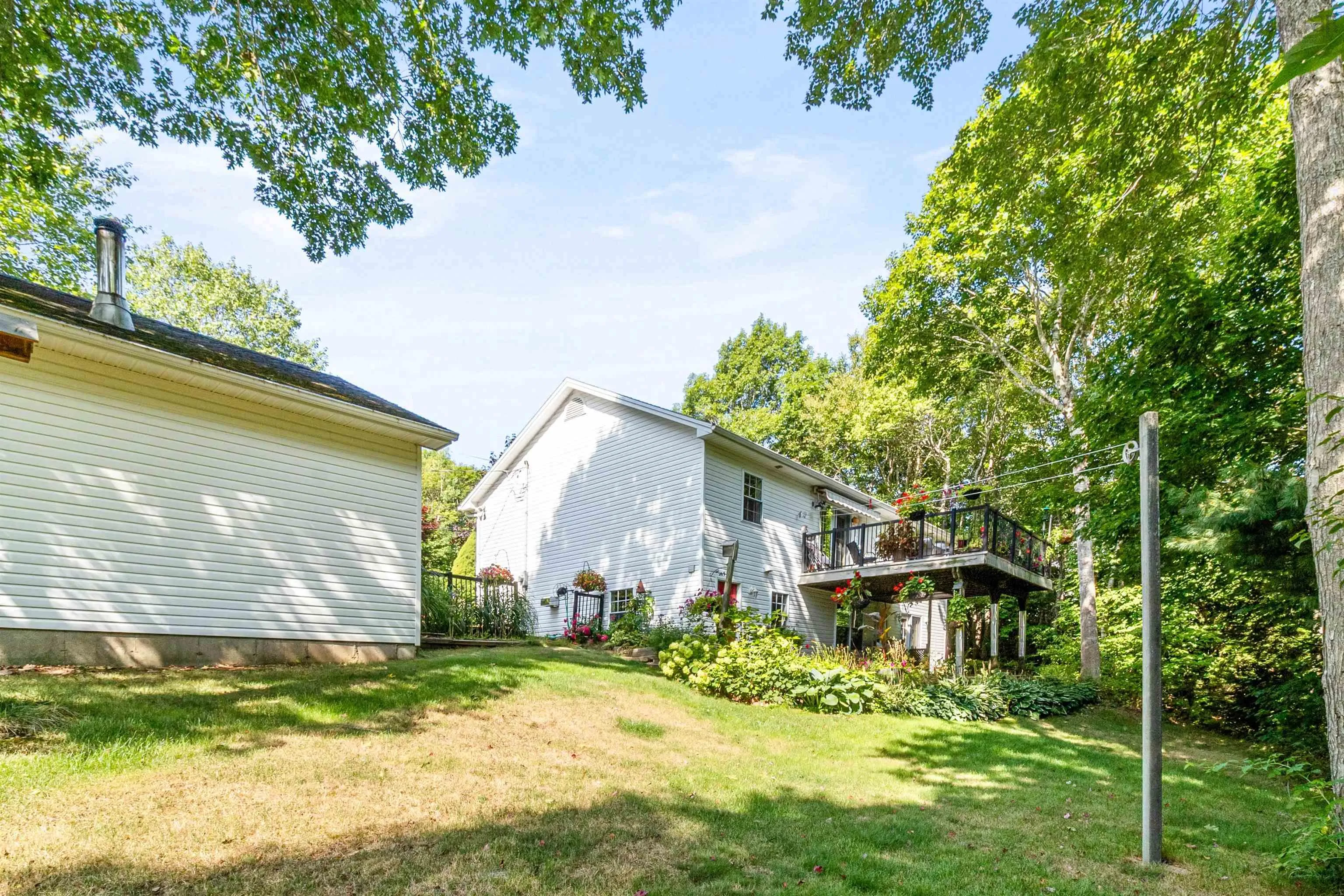 42 Canterbury Lane, Fall River, NS B2T 1A4, 3 Bedrooms Bedrooms, ,3 BathroomsBathrooms,Residential,For Sale,Canterbury,202522453
