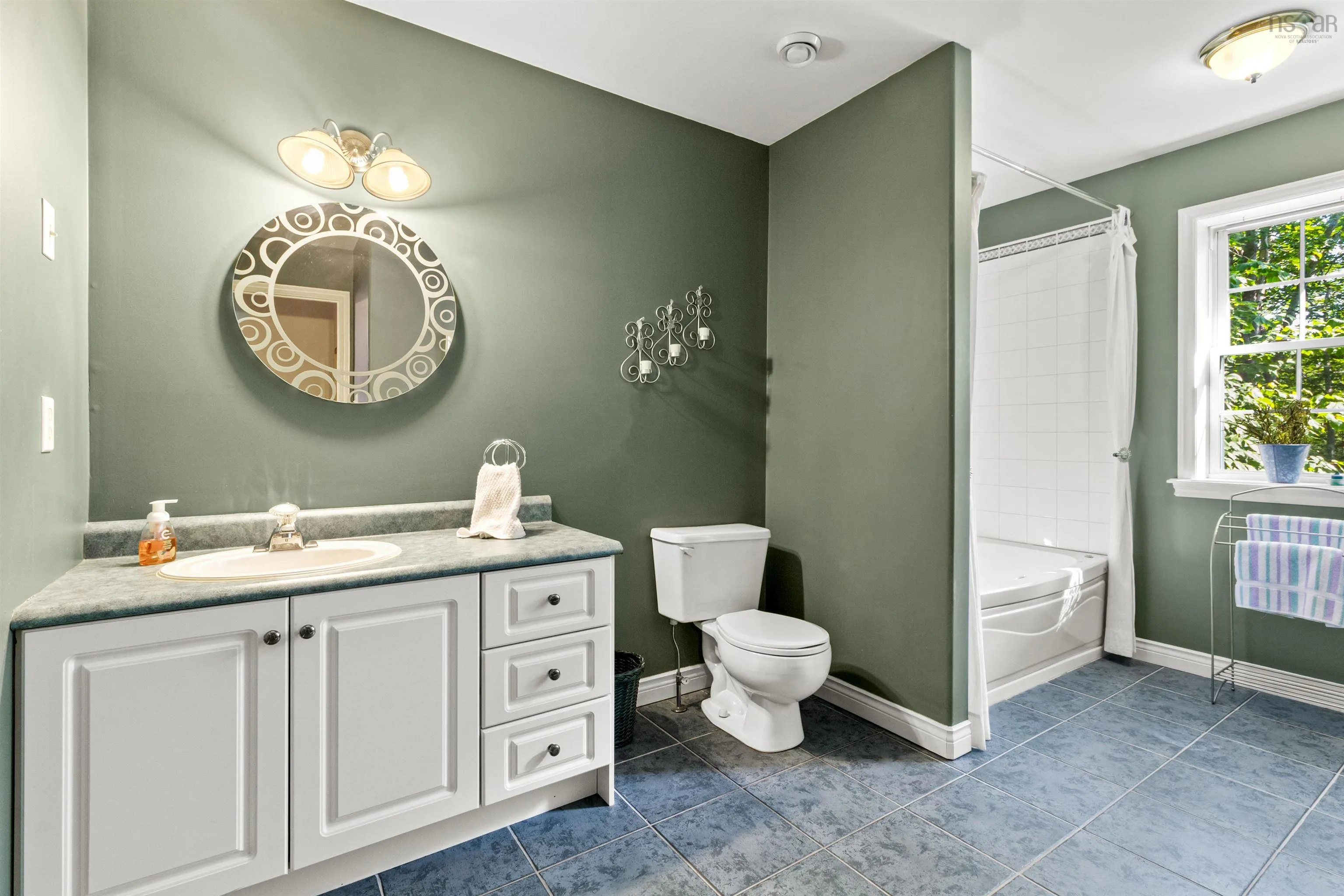 42 Canterbury Lane, Fall River, NS B2T 1A4, 3 Bedrooms Bedrooms, ,3 BathroomsBathrooms,Residential,For Sale,Canterbury,202522453