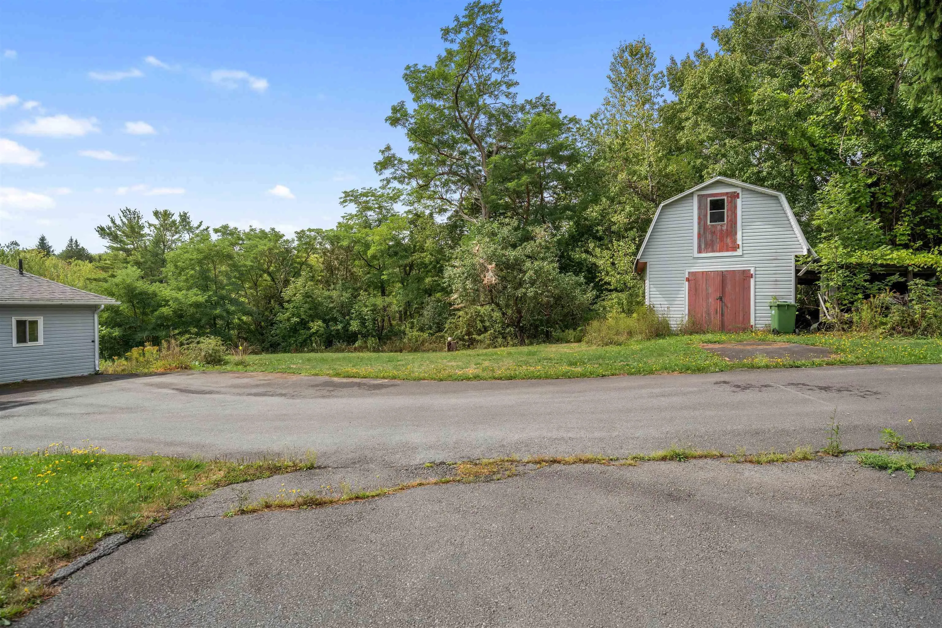 24 Buchanan Avenue, Enfield, NS B2T 1C8, 1 Bedroom Bedrooms, ,1 BathroomBathrooms,Residential,For Sale,Buchanan,202523066