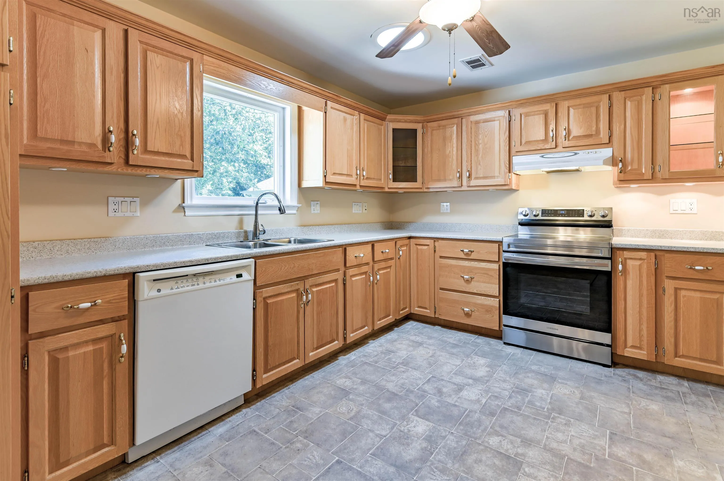 410 Park St, Kentville, NS B4N 1M9, 3 Bedrooms Bedrooms, ,3 BathroomsBathrooms,Residential,For Sale,Park St,202518717