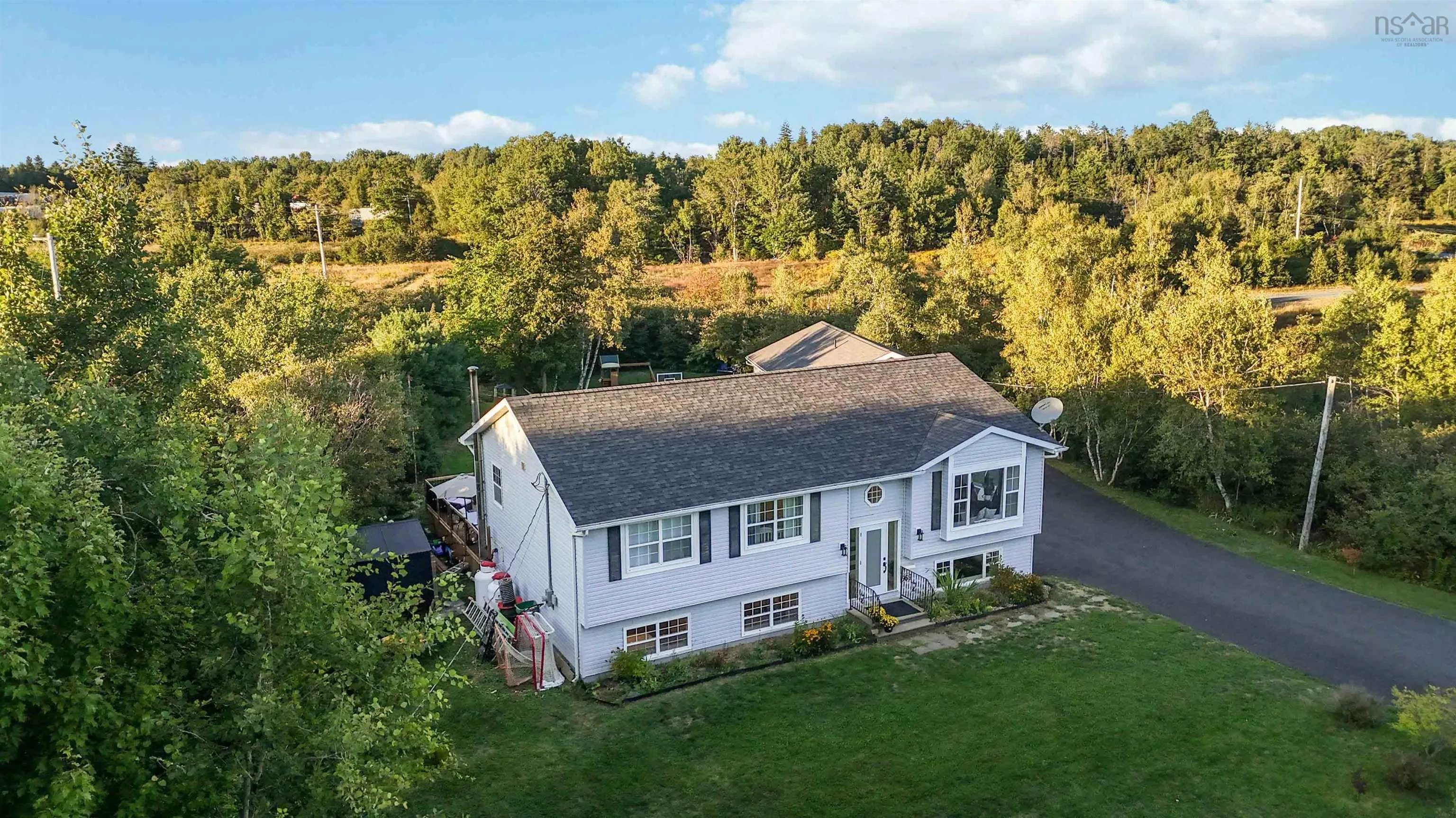 667/669 Hammonds Plains Road, Bedford, NS B4B 1A6, 5 Bedrooms Bedrooms, ,2 BathroomsBathrooms,Residential,For Sale,Hammonds Plains,202522539