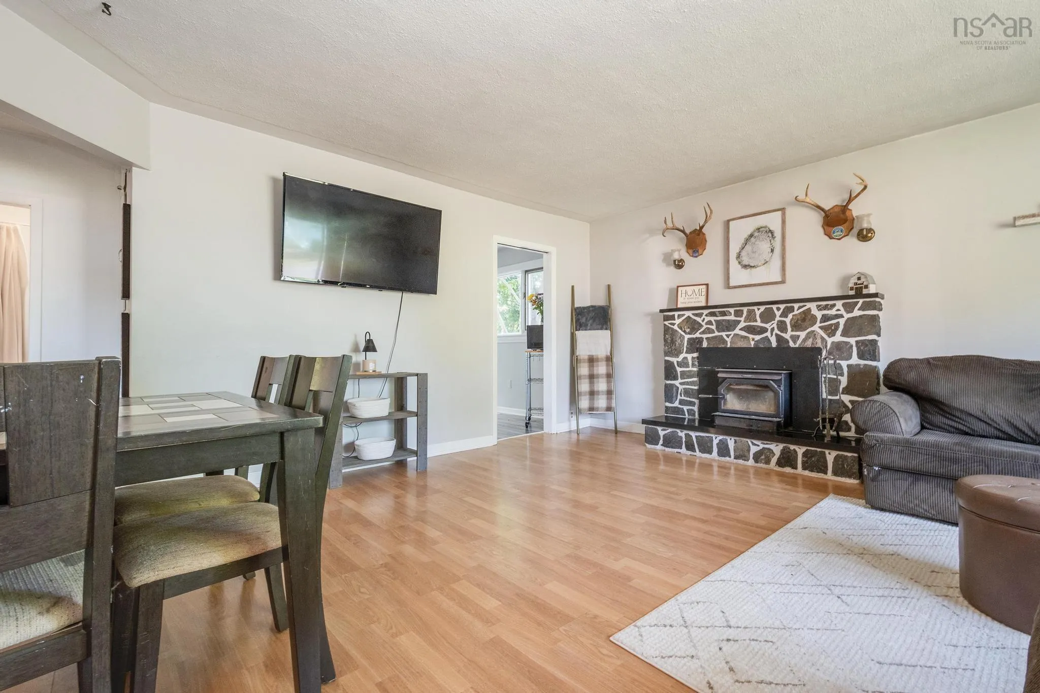 251 Town Road, Falmouth, NS B0P 1L0, 4 Bedrooms Bedrooms, ,2 BathroomsBathrooms,Residential,For Sale,Town,202520543