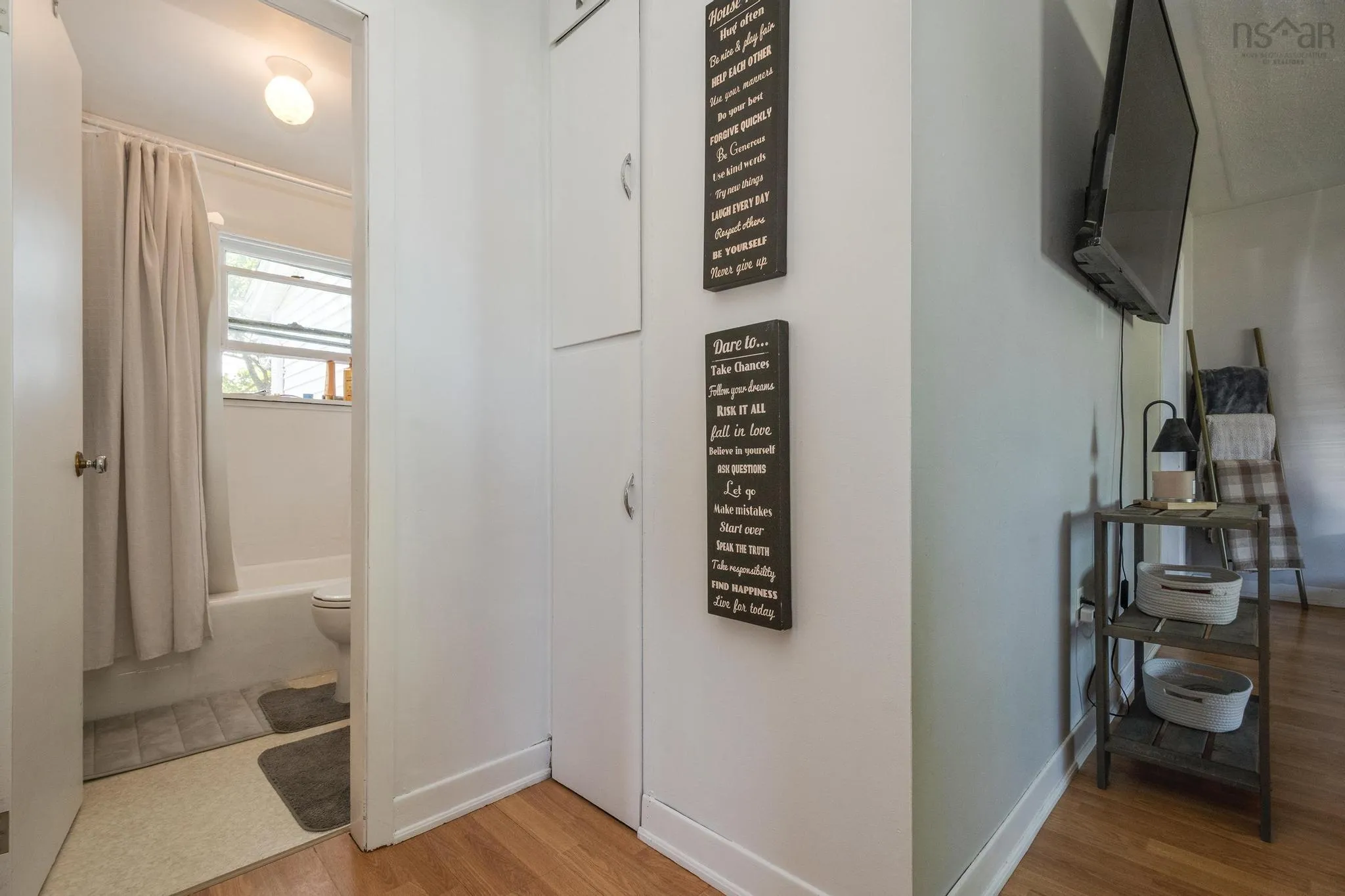 251 Town Road, Falmouth, NS B0P 1L0, 4 Bedrooms Bedrooms, ,2 BathroomsBathrooms,Residential,For Sale,Town,202520543