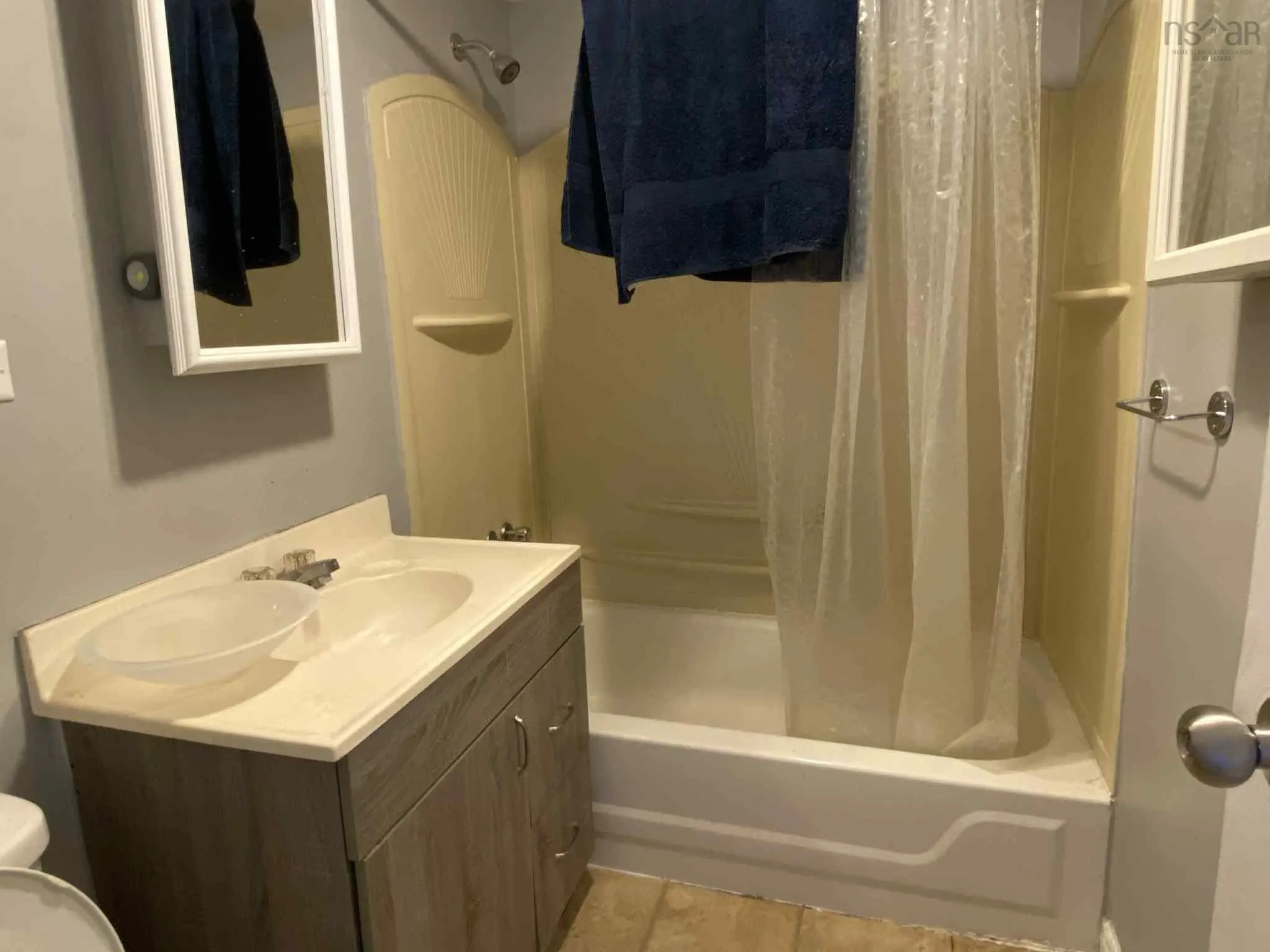 258/260 Renfrew Street, Dartmouth, NS B2Y 2M5, 6 Bedrooms Bedrooms, ,2 BathroomsBathrooms,Residential,For Sale,Renfrew,202521677