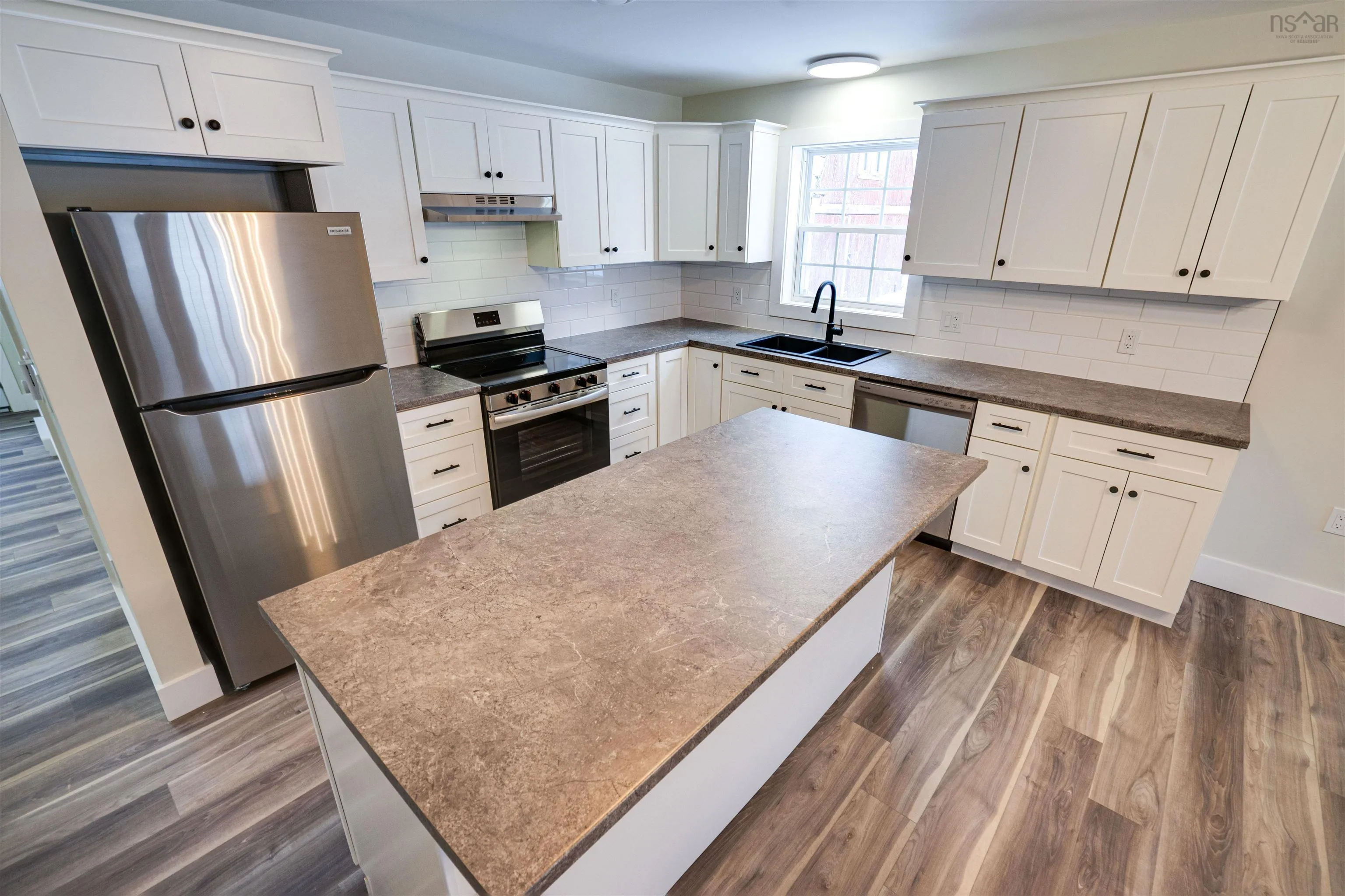 399 Main Street, Kingston Ns B0p 1r0, 2 Bedrooms Bedrooms, ,2 BathroomsBathrooms,Residential,For Sale,Main,202503502