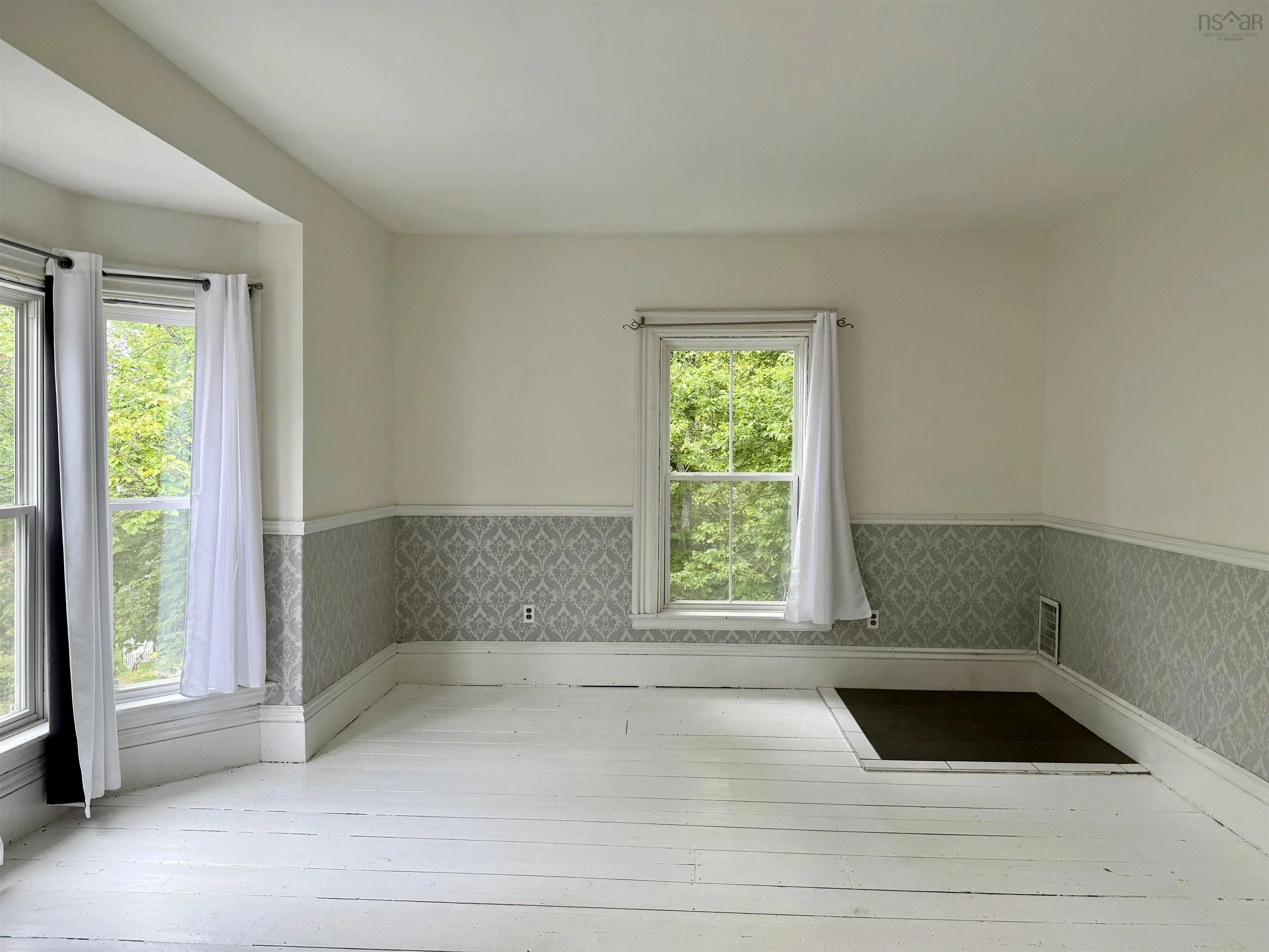 16 John Street, Shelburne, NS B0T 1W0, 4 Bedrooms Bedrooms, ,2 BathroomsBathrooms,Residential,For Sale,John,202420124
