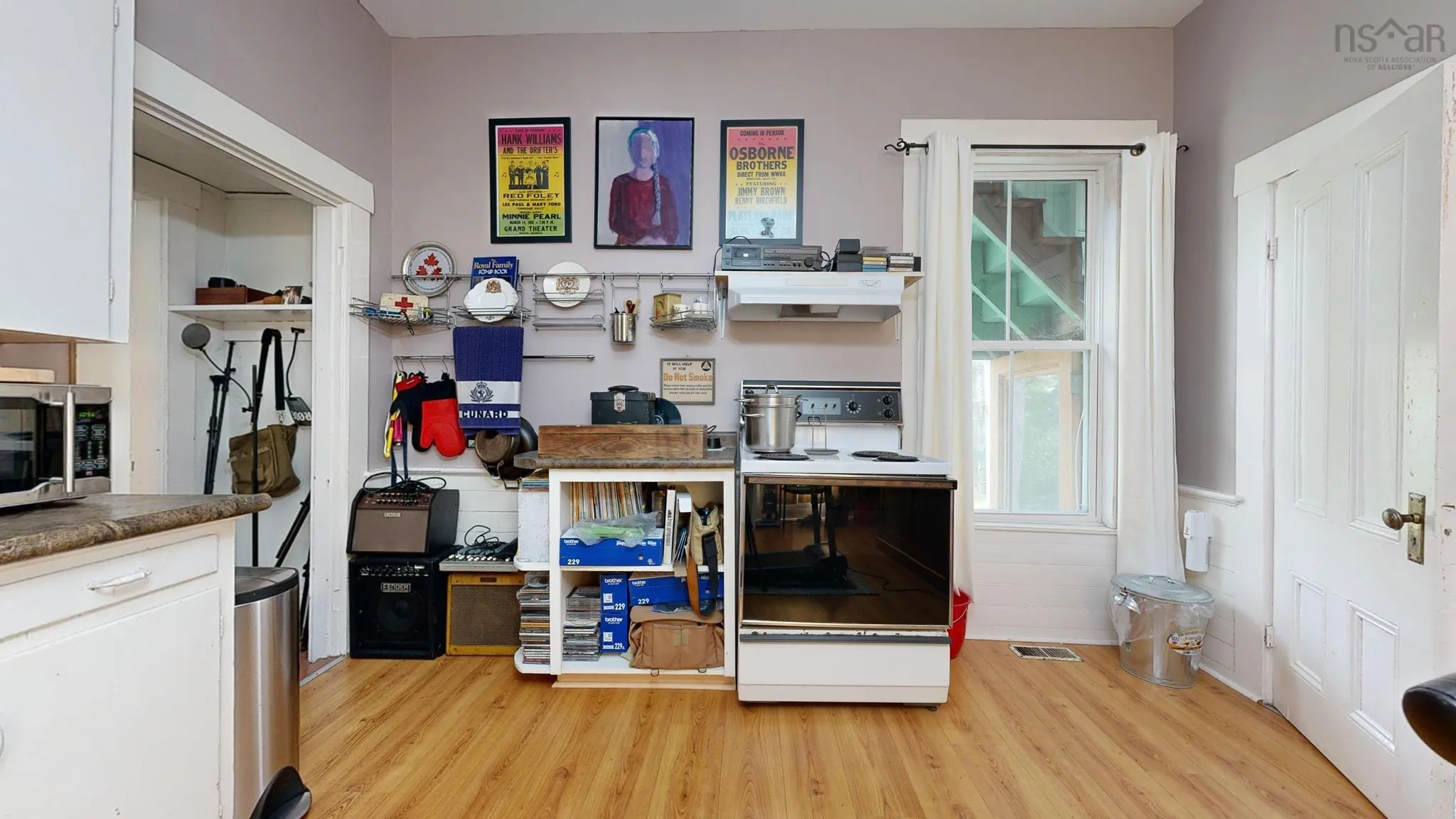 16 John Street, Shelburne, NS B0T 1W0, 4 Bedrooms Bedrooms, ,2 BathroomsBathrooms,Residential,For Sale,John,202420124