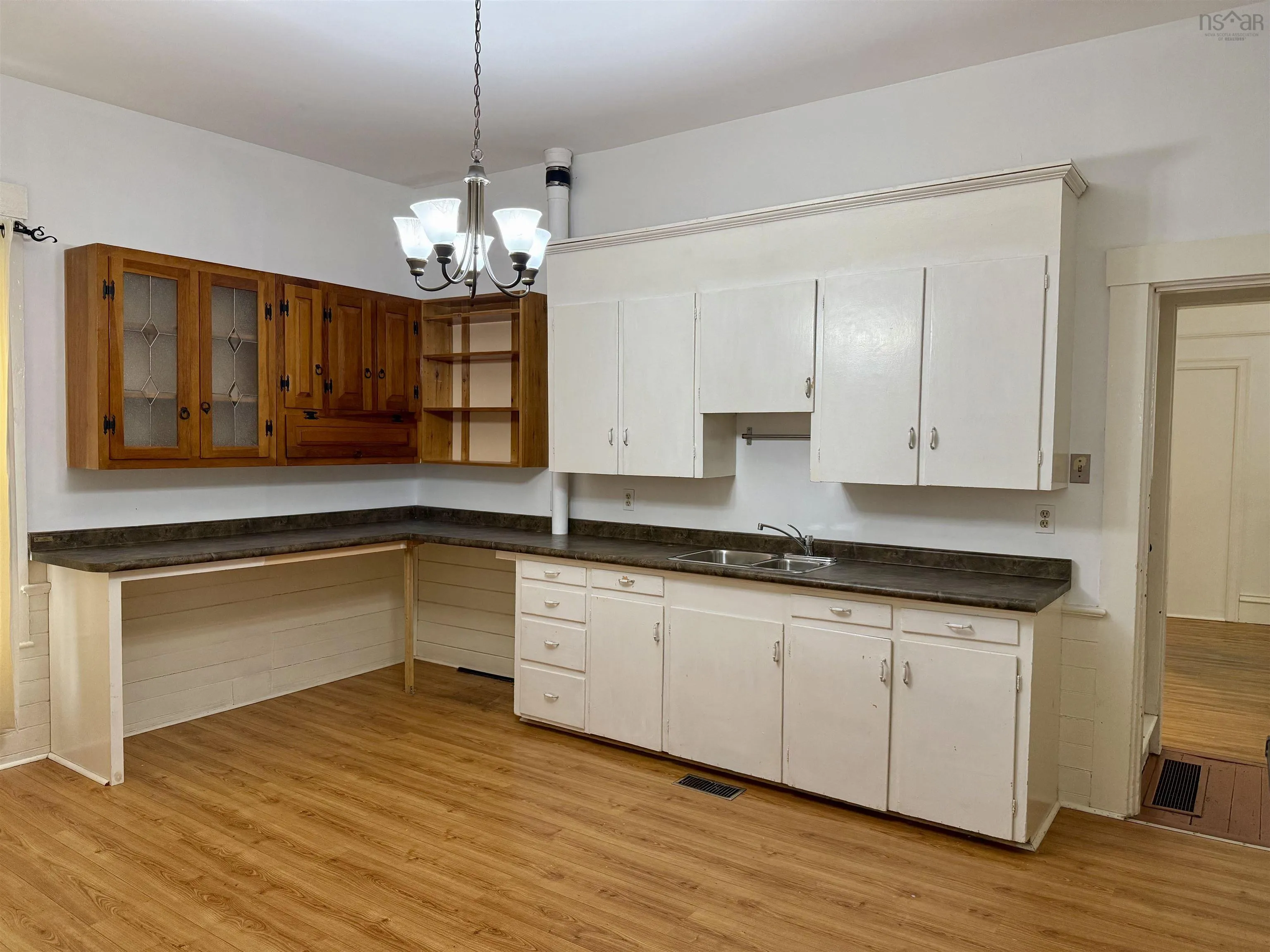 16 John Street, Shelburne, NS B0T 1W0, 4 Bedrooms Bedrooms, ,2 BathroomsBathrooms,Residential,For Sale,John,202420124