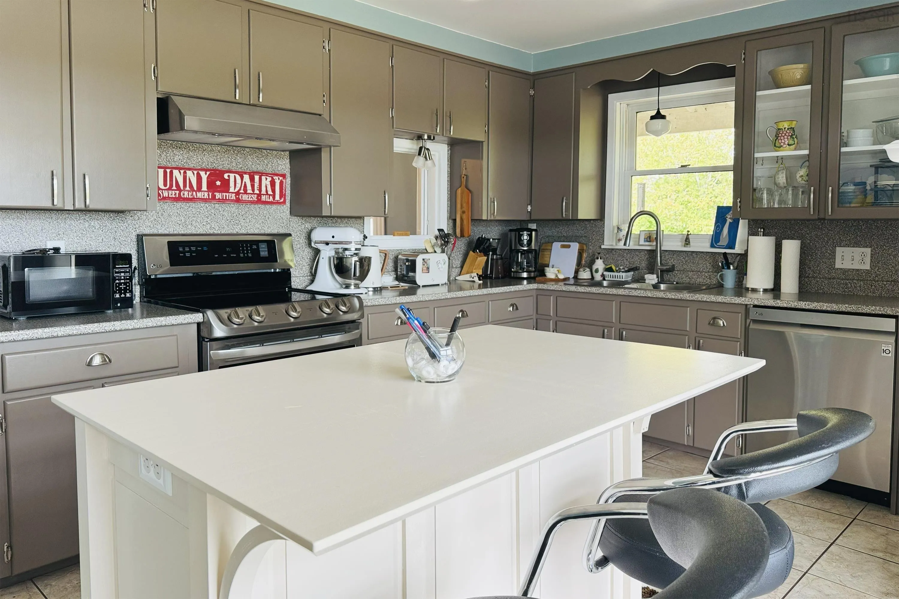 100 Spring Street, Parrsboro, NS B0M 1S0, 5 Bedrooms Bedrooms, ,2 BathroomsBathrooms,Residential,For Sale,Spring,202522976