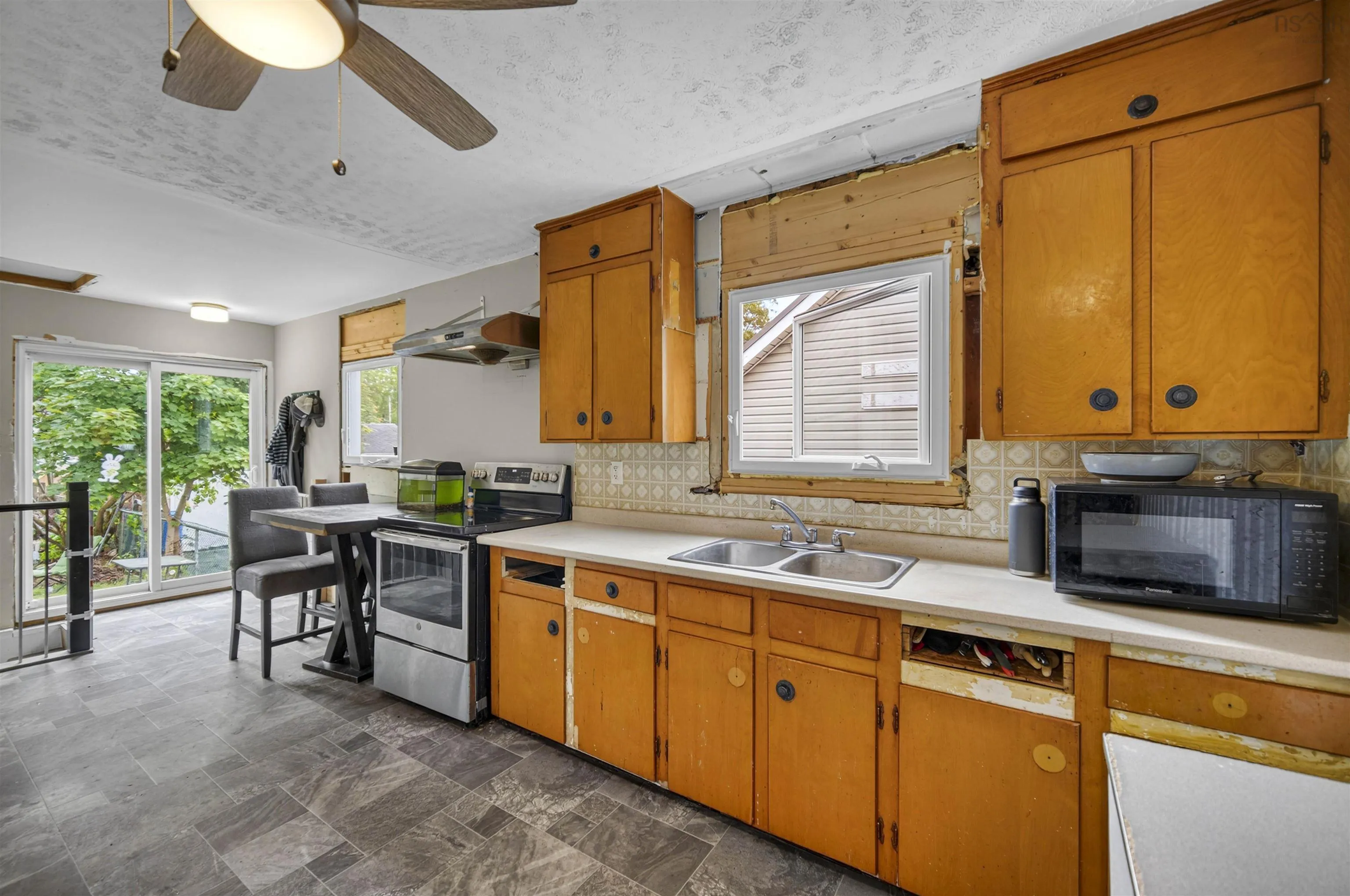 72 Albro Lake Road, Dartmouth, NS B3Y 3Y3, 2 Bedrooms Bedrooms, ,1 BathroomBathrooms,Residential,For Sale,Albro Lake,202521945