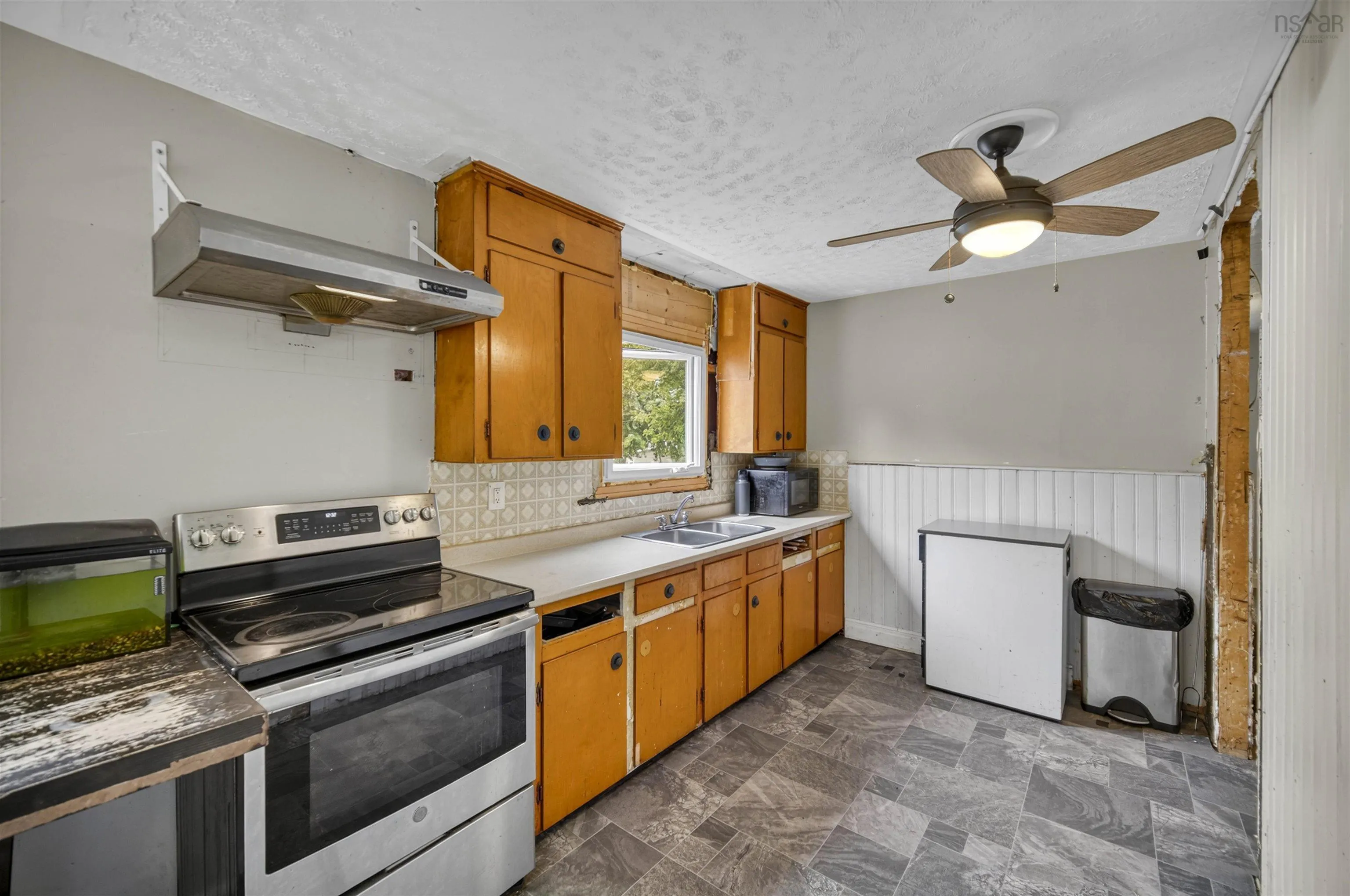 72 Albro Lake Road, Dartmouth, NS B3Y 3Y3, 2 Bedrooms Bedrooms, ,1 BathroomBathrooms,Residential,For Sale,Albro Lake,202521945