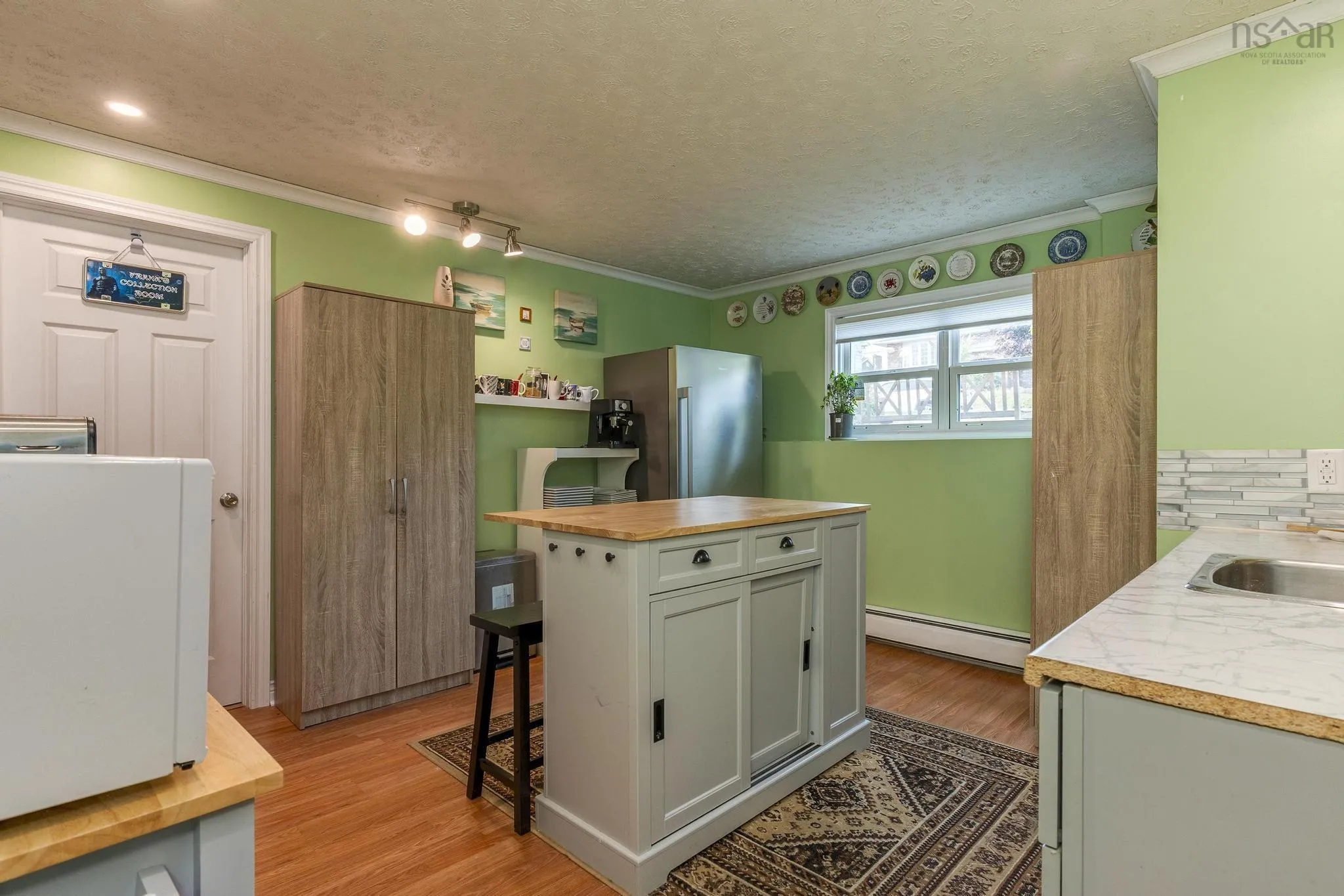 93 Hannebury Drive, Dartmouth, NS B2V 1P7, 5 Bedrooms Bedrooms, ,2 BathroomsBathrooms,Residential,For Sale,Hannebury,202519957