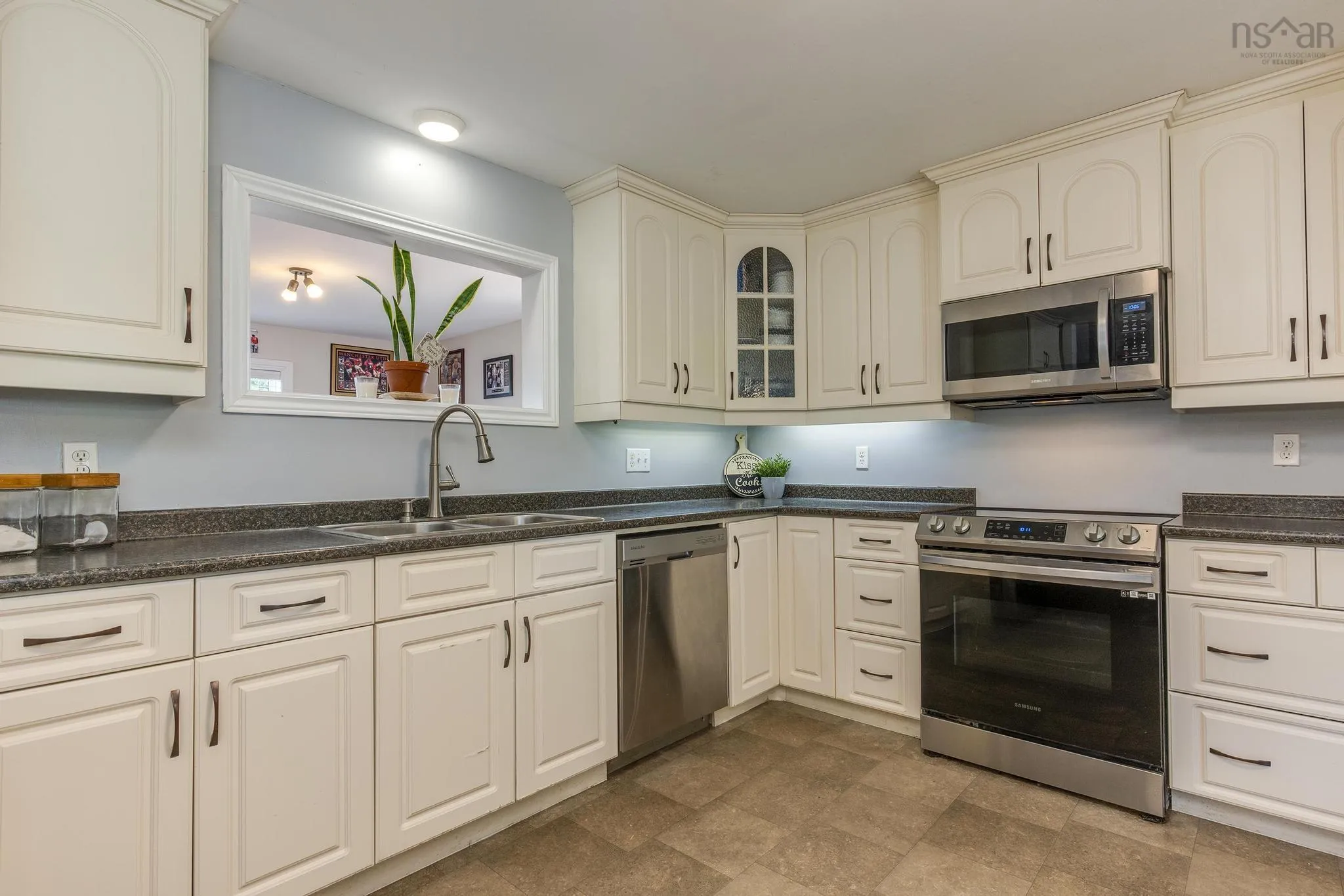 93 Hannebury Drive, Dartmouth, NS B2V 1P7, 5 Bedrooms Bedrooms, ,2 BathroomsBathrooms,Residential,For Sale,Hannebury,202519957