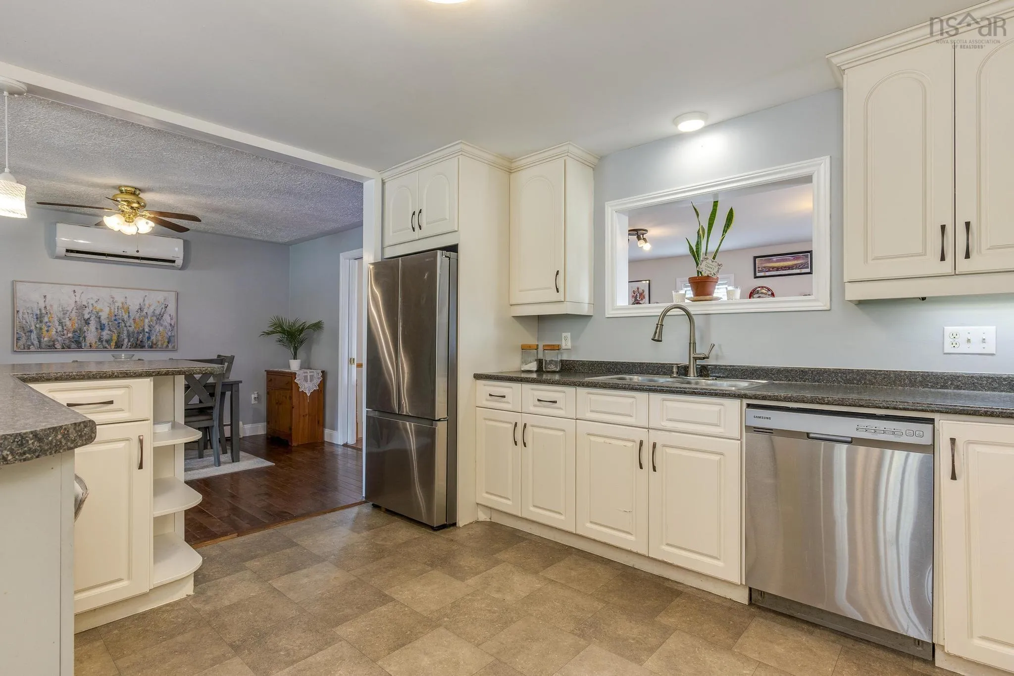 93 Hannebury Drive, Dartmouth, NS B2V 1P7, 5 Bedrooms Bedrooms, ,2 BathroomsBathrooms,Residential,For Sale,Hannebury,202519957