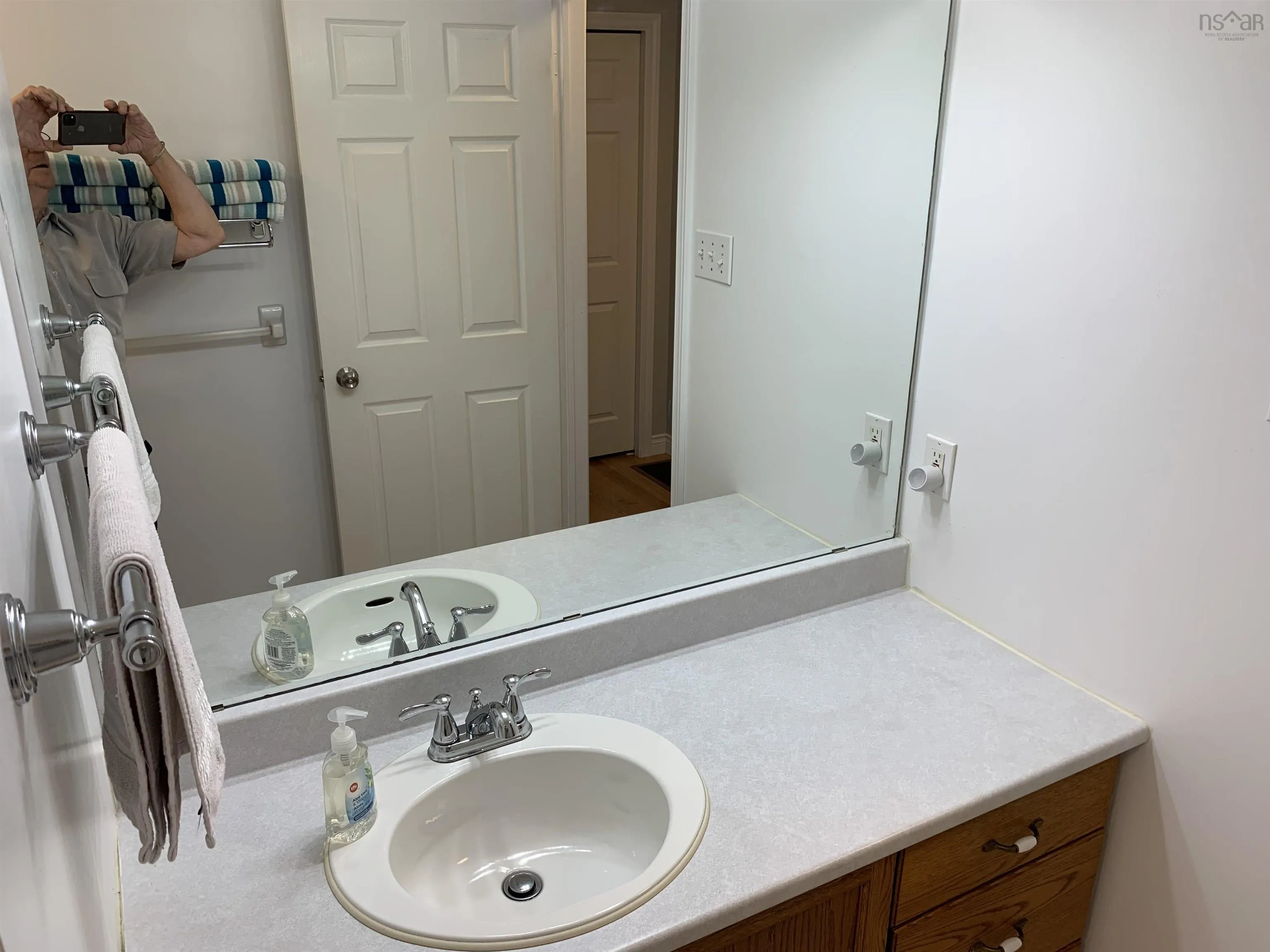 1 Cassandra Drive, Dartmouth, NS B2W 6H3, 3 Bedrooms Bedrooms, ,3 BathroomsBathrooms,Residential,For Sale,Cassandra,202522277