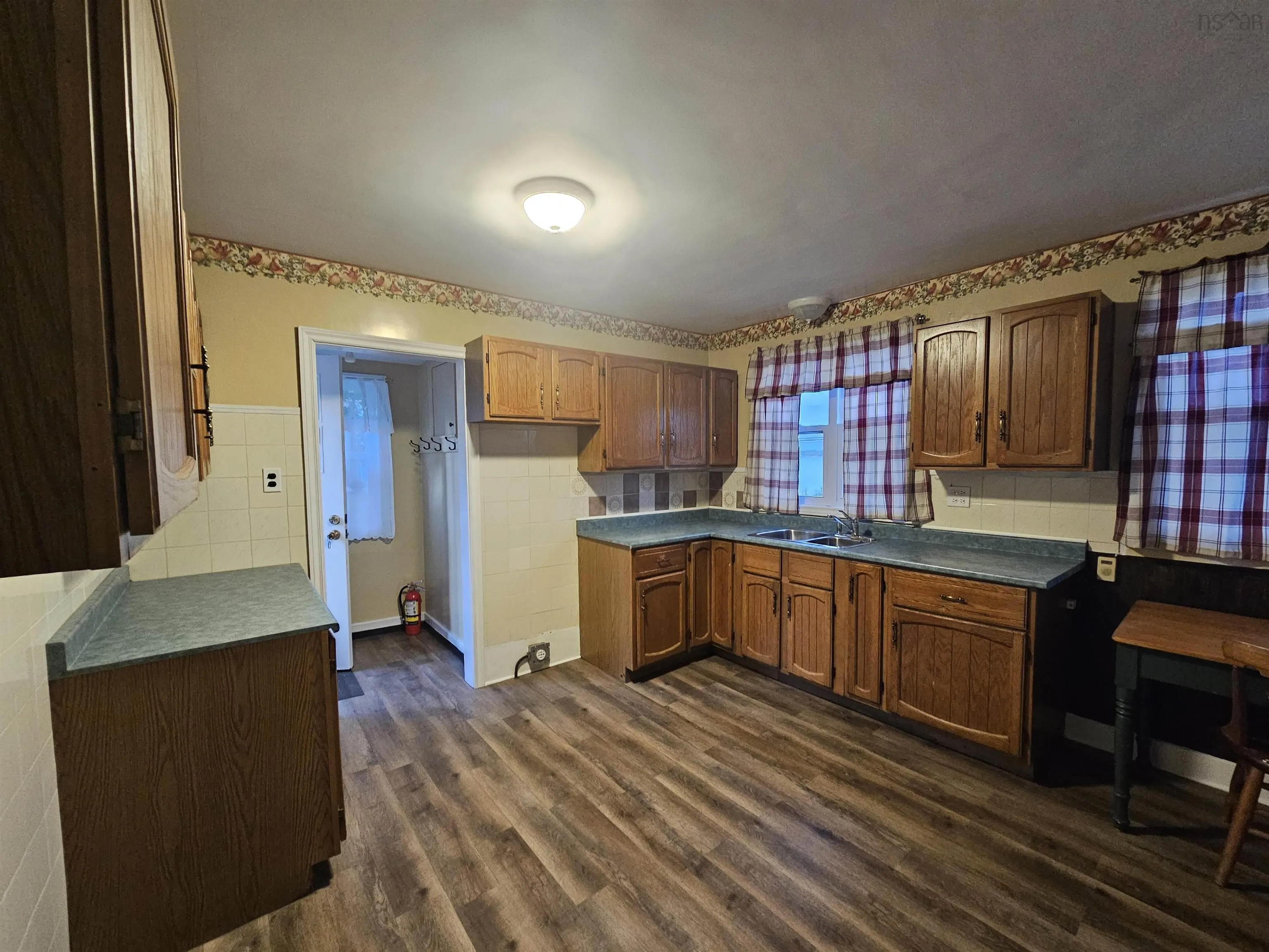 92 Queen Street, North Sydney, NS B2A 1A6, 6 Bedrooms Bedrooms, ,2 BathroomsBathrooms,Residential,For Sale,Queen,202521204