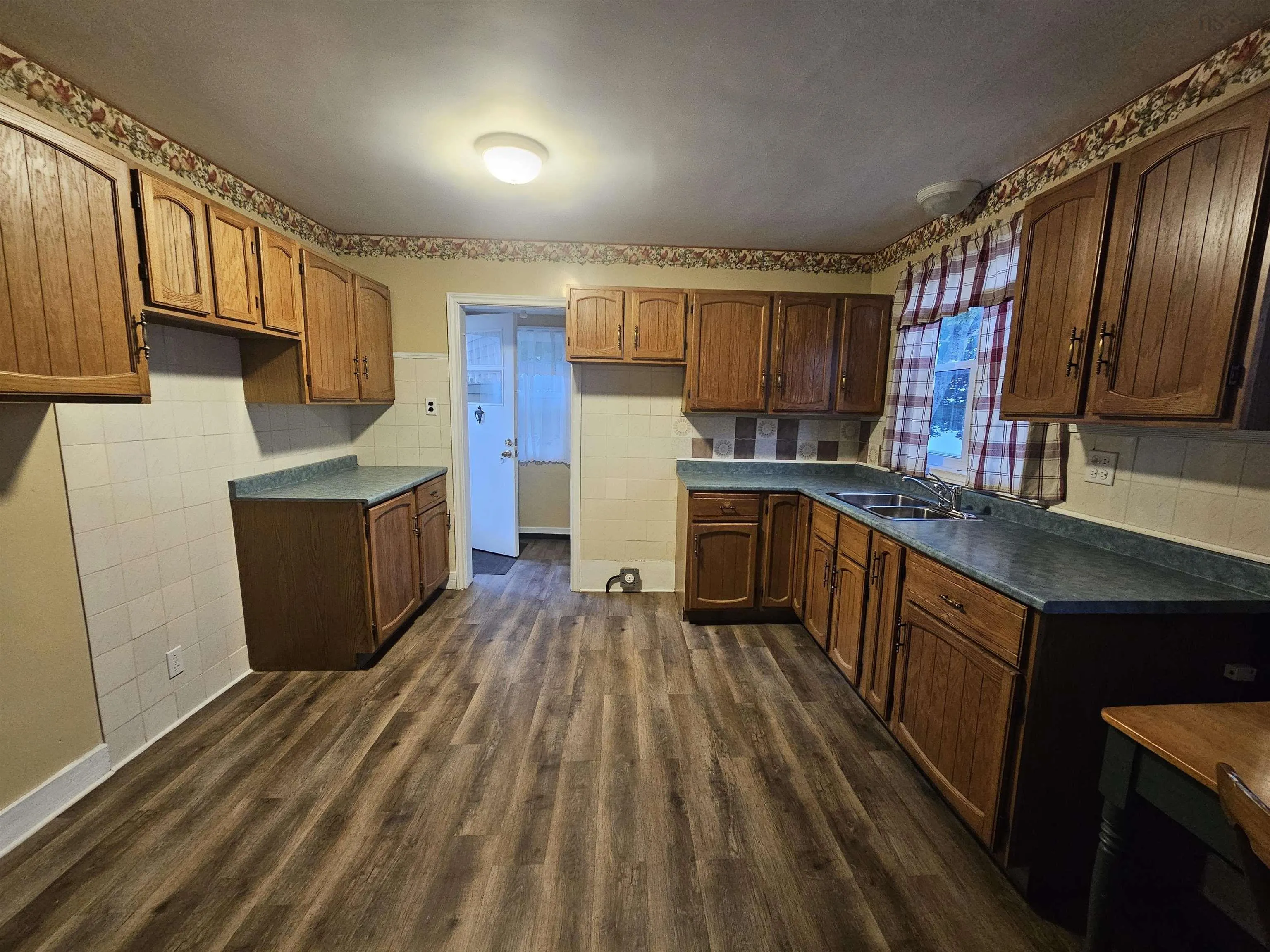 92 Queen Street, North Sydney, NS B2A 1A6, 6 Bedrooms Bedrooms, ,2 BathroomsBathrooms,Residential,For Sale,Queen,202521204