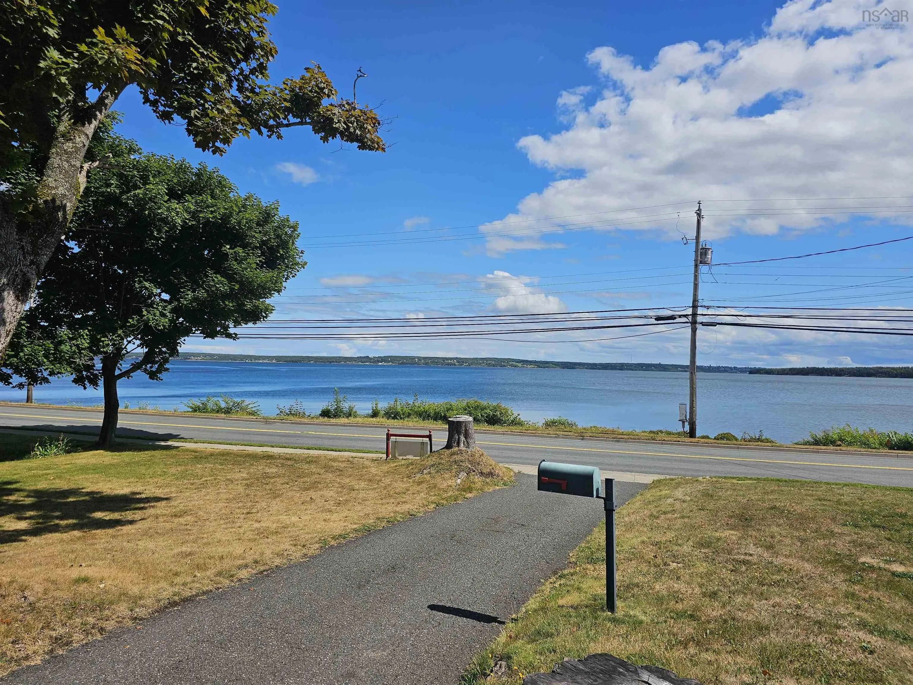 92 Queen Street, North Sydney, NS B2A 1A6, 6 Bedrooms Bedrooms, ,2 BathroomsBathrooms,Residential,For Sale,Queen,202521204