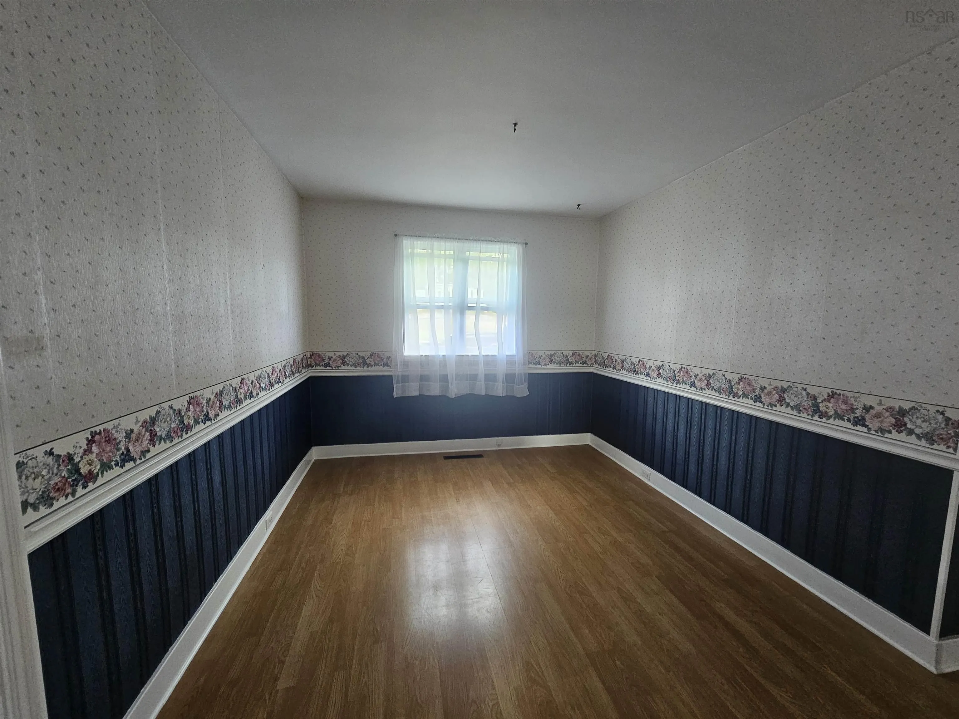 92 Queen Street, North Sydney, NS B2A 1A6, 6 Bedrooms Bedrooms, ,2 BathroomsBathrooms,Residential,For Sale,Queen,202521204