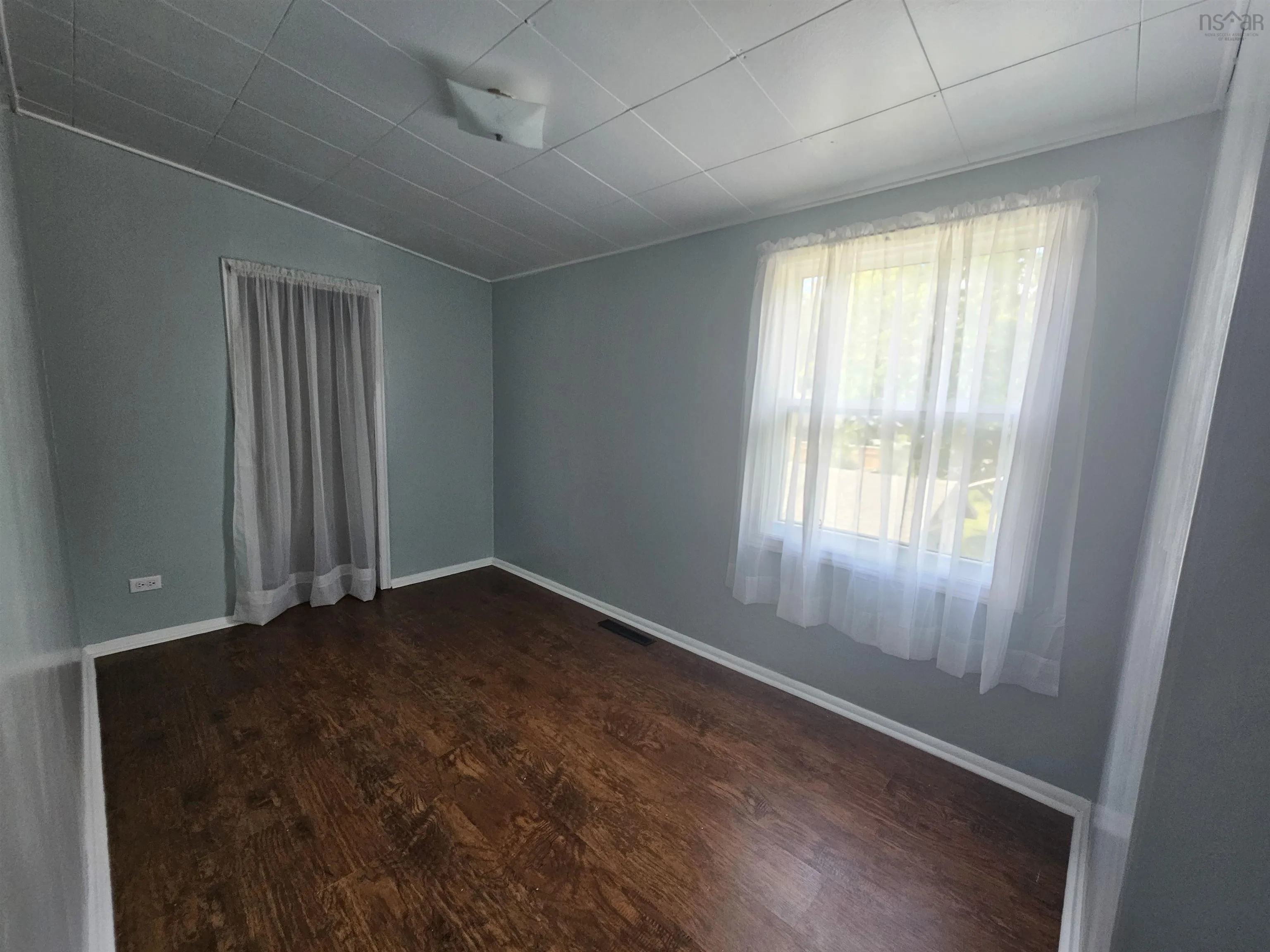 92 Queen Street, North Sydney, NS B2A 1A6, 6 Bedrooms Bedrooms, ,2 BathroomsBathrooms,Residential,For Sale,Queen,202521204
