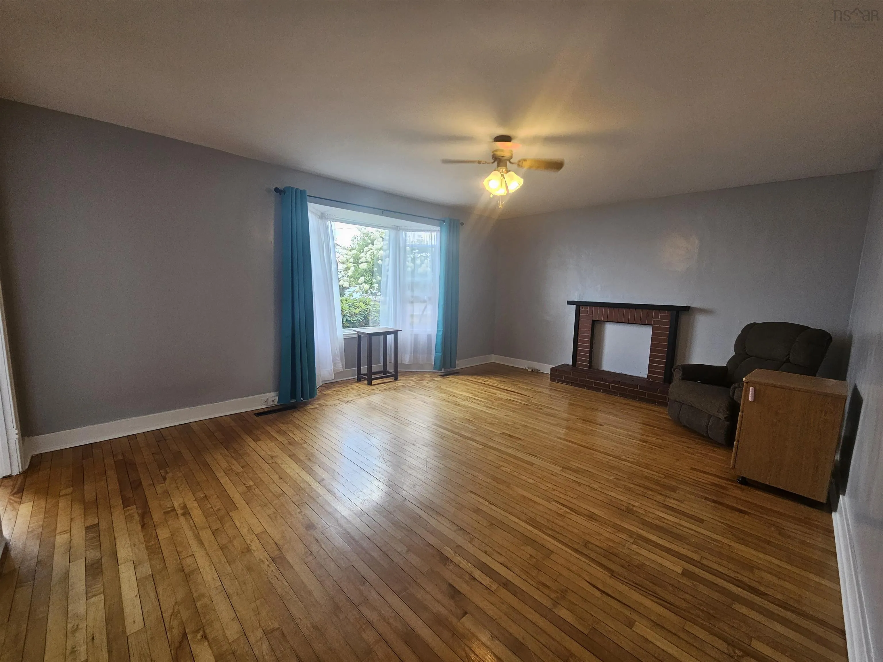 92 Queen Street, North Sydney, NS B2A 1A6, 6 Bedrooms Bedrooms, ,2 BathroomsBathrooms,Residential,For Sale,Queen,202521204