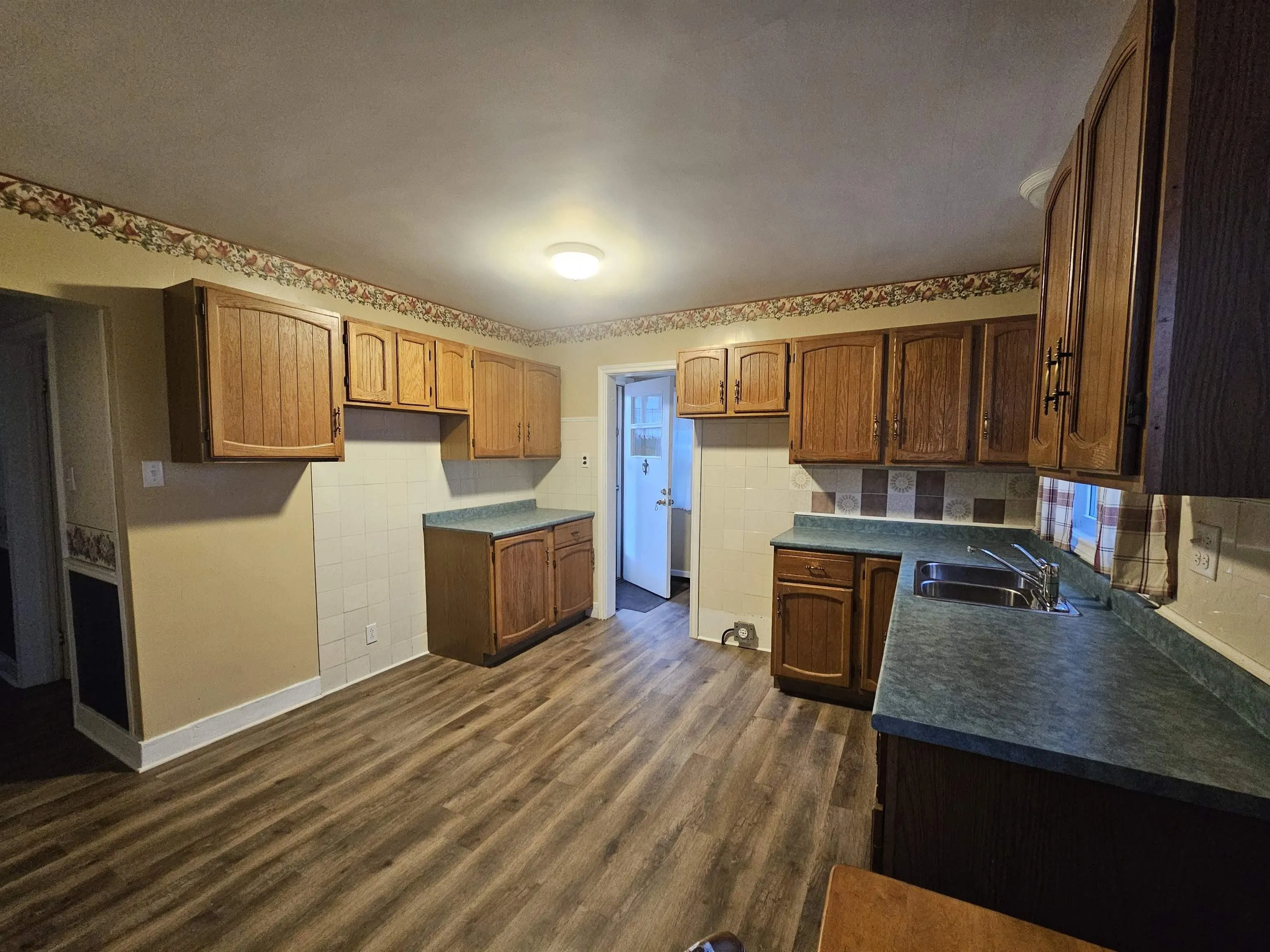 92 Queen Street, North Sydney, NS B2A 1A6, 6 Bedrooms Bedrooms, ,2 BathroomsBathrooms,Residential,For Sale,Queen,202521204