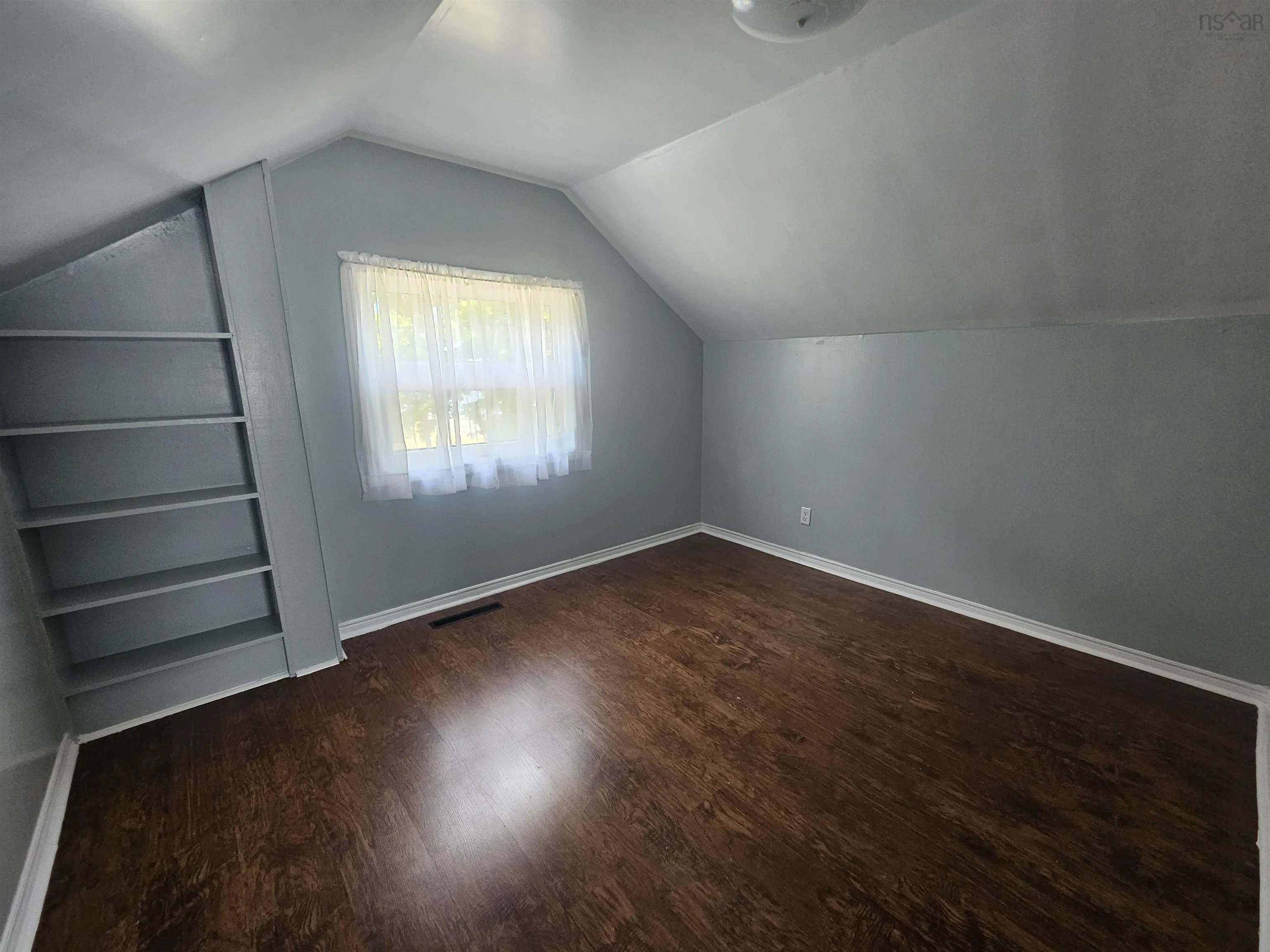 92 Queen Street, North Sydney, NS B2A 1A6, 6 Bedrooms Bedrooms, ,2 BathroomsBathrooms,Residential,For Sale,Queen,202521204