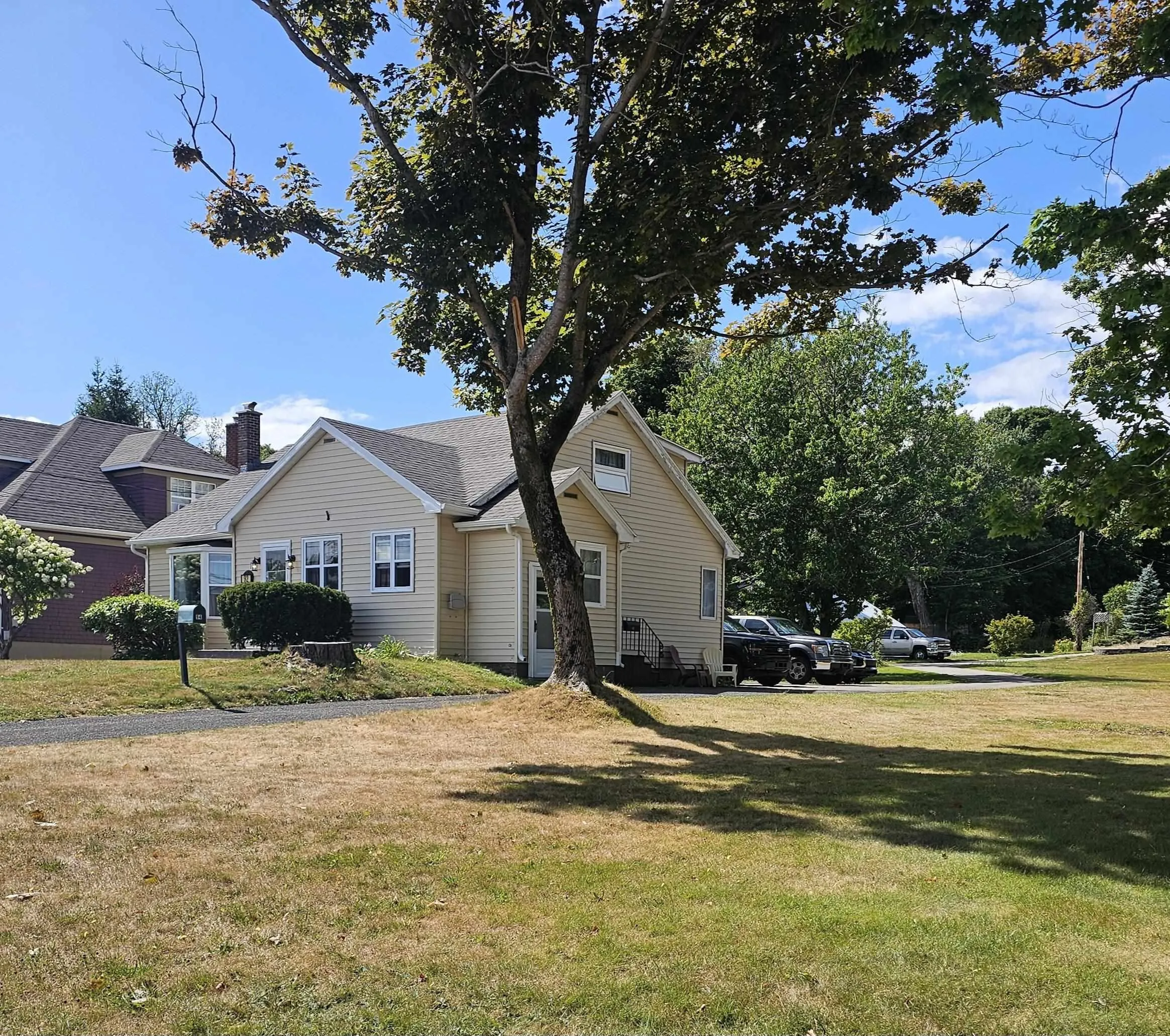 92 Queen Street, North Sydney, NS B2A 1A6, 6 Bedrooms Bedrooms, ,2 BathroomsBathrooms,Residential,For Sale,Queen,202521204