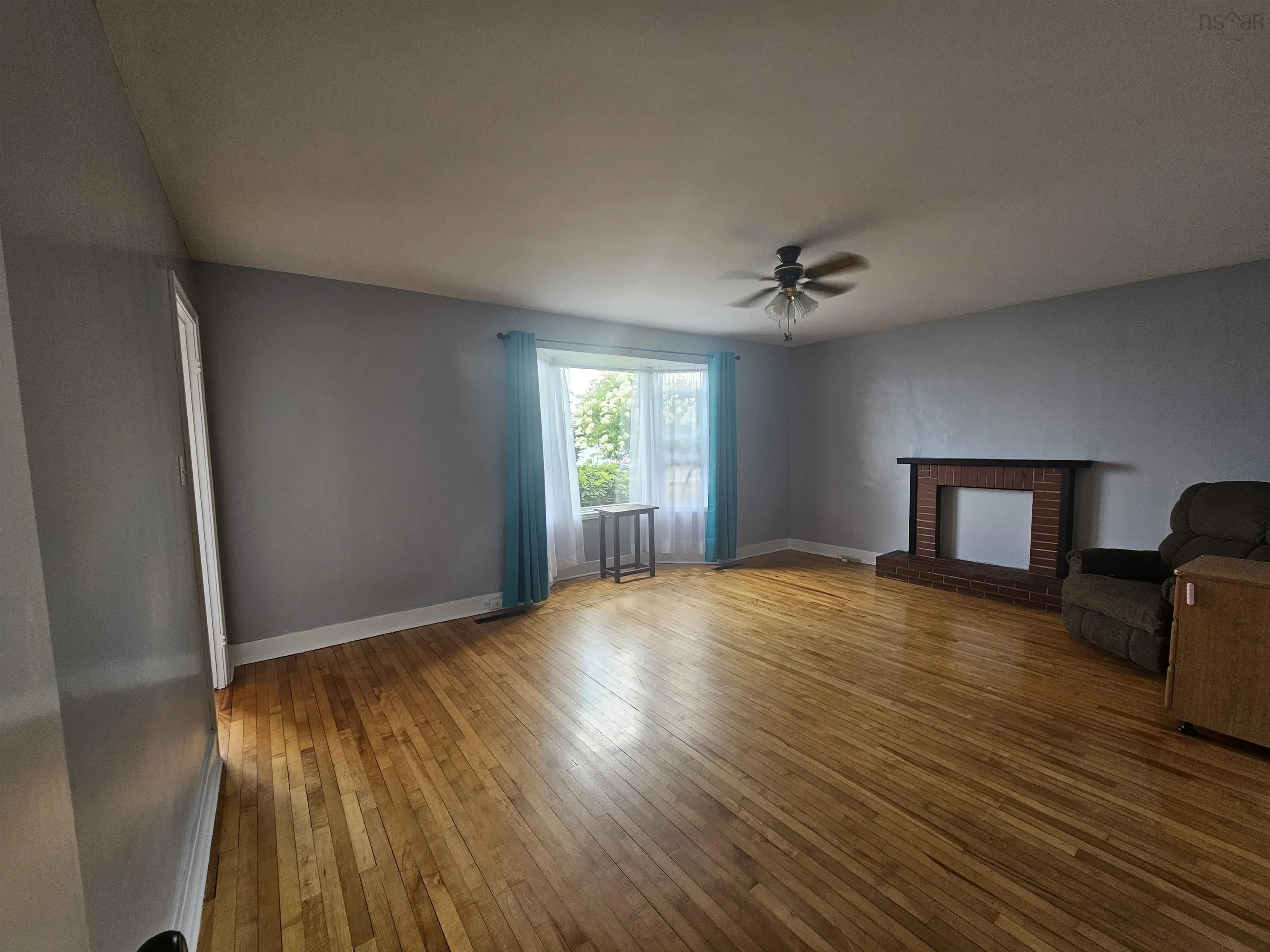 92 Queen Street, North Sydney, NS B2A 1A6, 6 Bedrooms Bedrooms, ,2 BathroomsBathrooms,Residential,For Sale,Queen,202521204